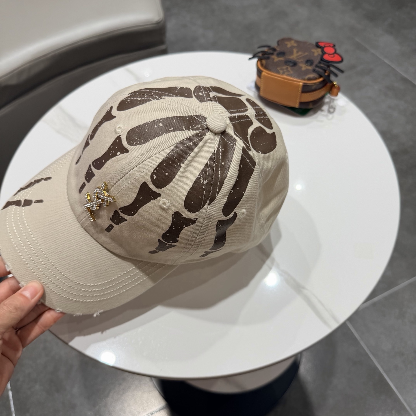 YSL圣罗兰 棒球帽|韩系风一款简单休闲风的棒球帽是牛仔的款式 减龄百搭 适配度很高！简单随性~字母刺绣