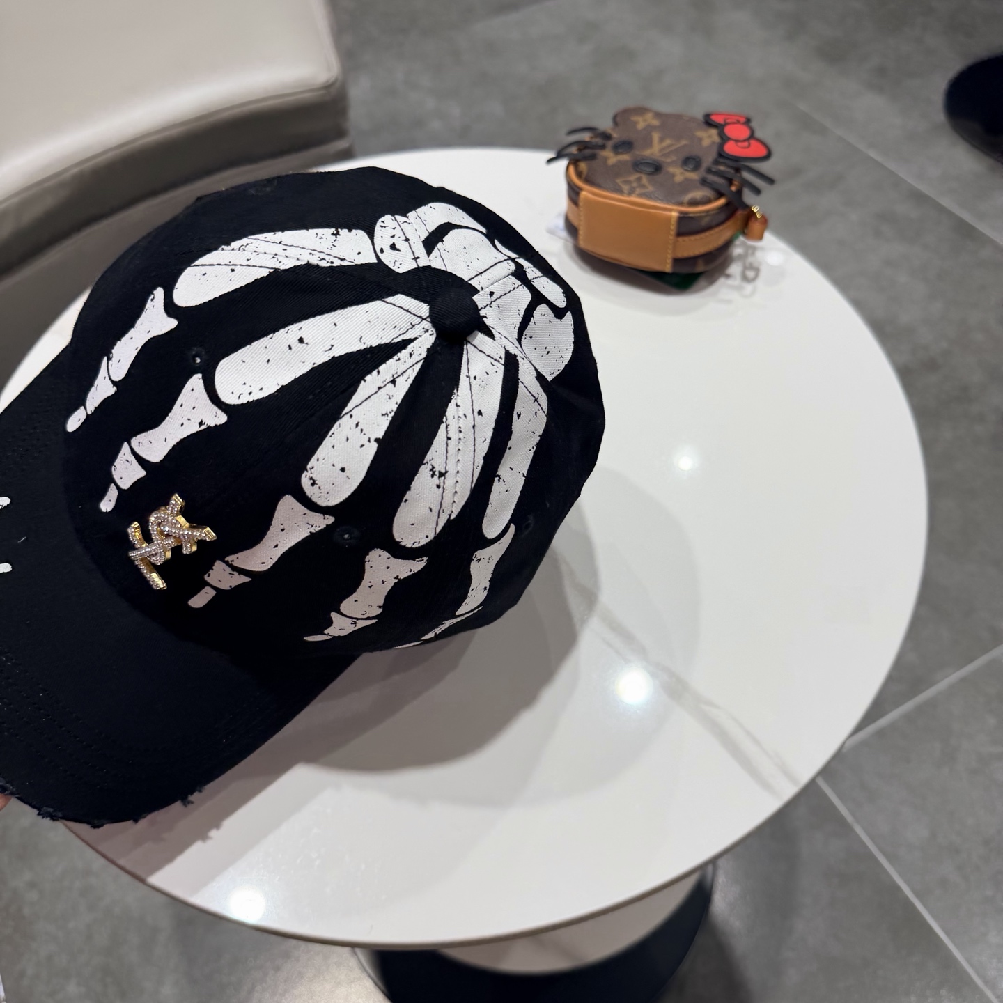 YSL圣罗兰 棒球帽|韩系风一款简单休闲风的棒球帽是牛仔的款式 减龄百搭 适配度很高！简单随性~字母刺绣