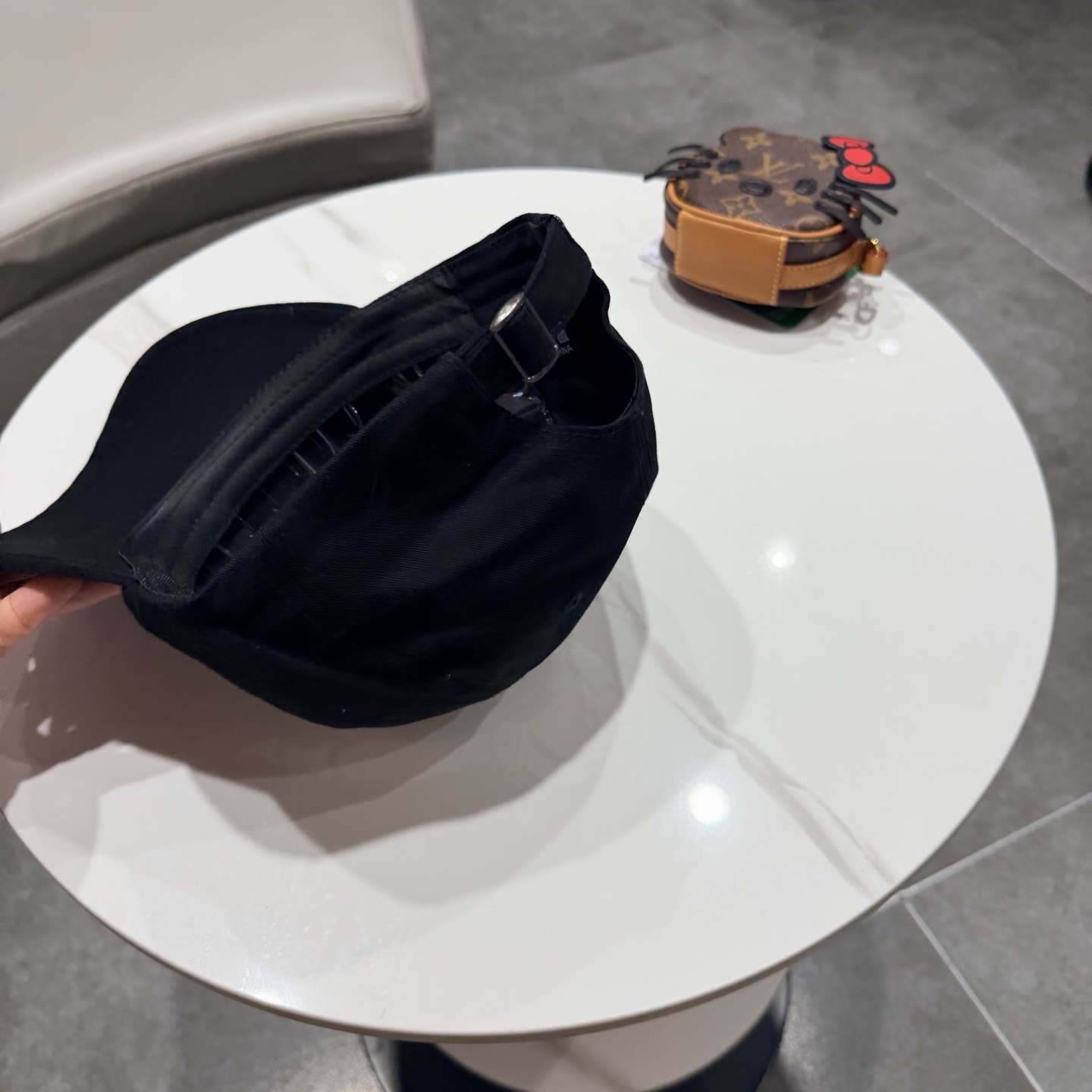 YSL圣罗兰 棒球帽|韩系风一款简单休闲风的棒球帽是牛仔的款式 减龄百搭 适配度很高！简单随性~字母刺绣