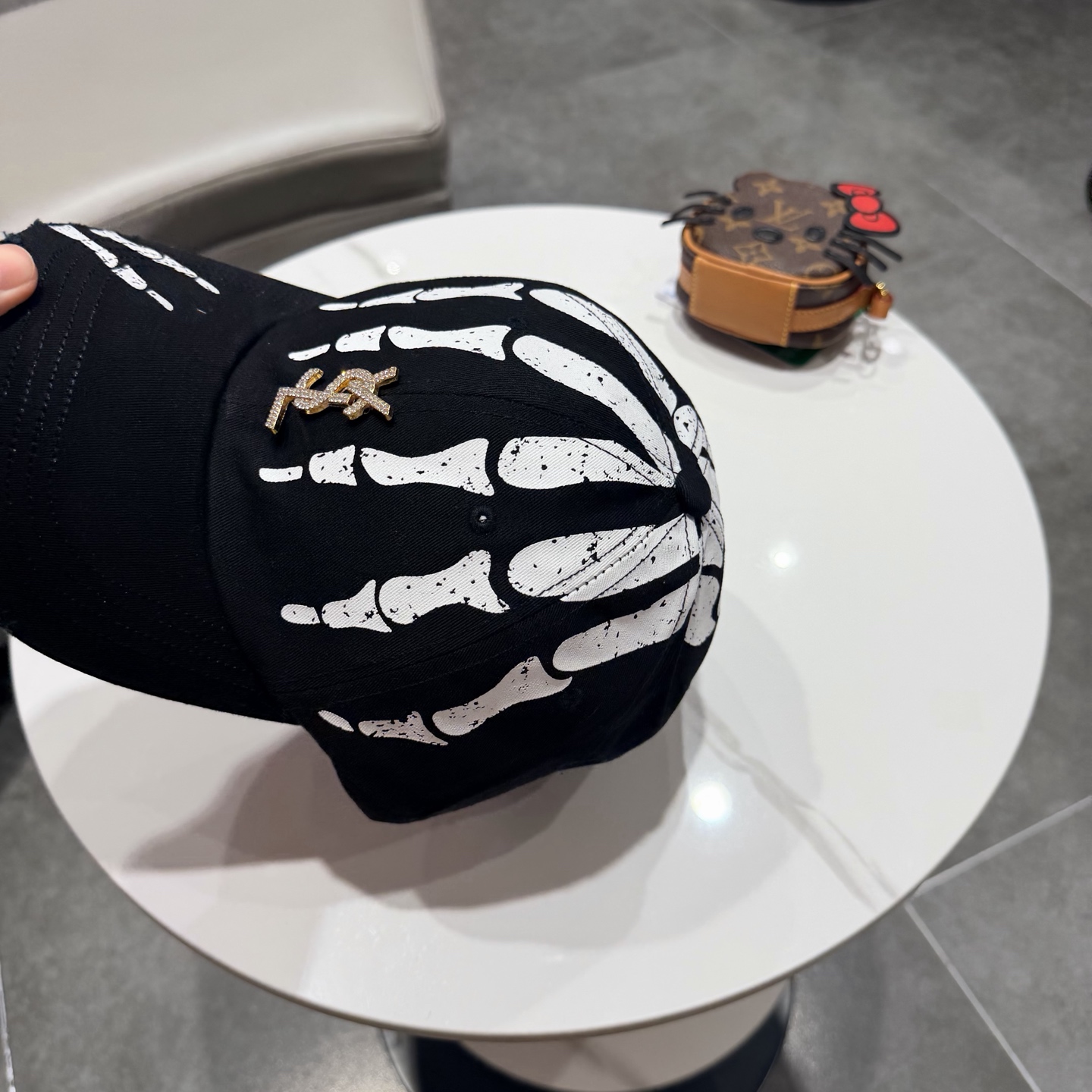 YSL圣罗兰 棒球帽|韩系风一款简单休闲风的棒球帽是牛仔的款式 减龄百搭 适配度很高！简单随性~字母刺绣