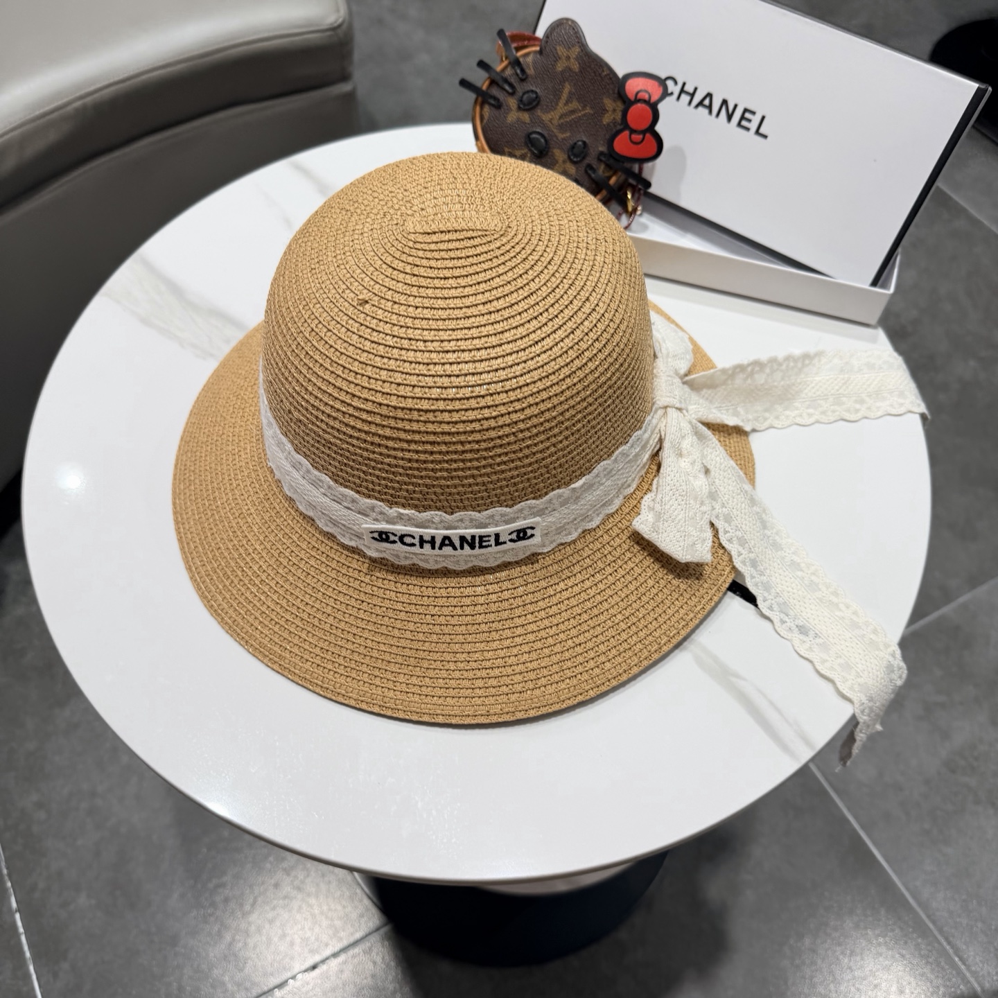 Chanel香奈儿新款名媛风平顶草帽，夏季百搭！