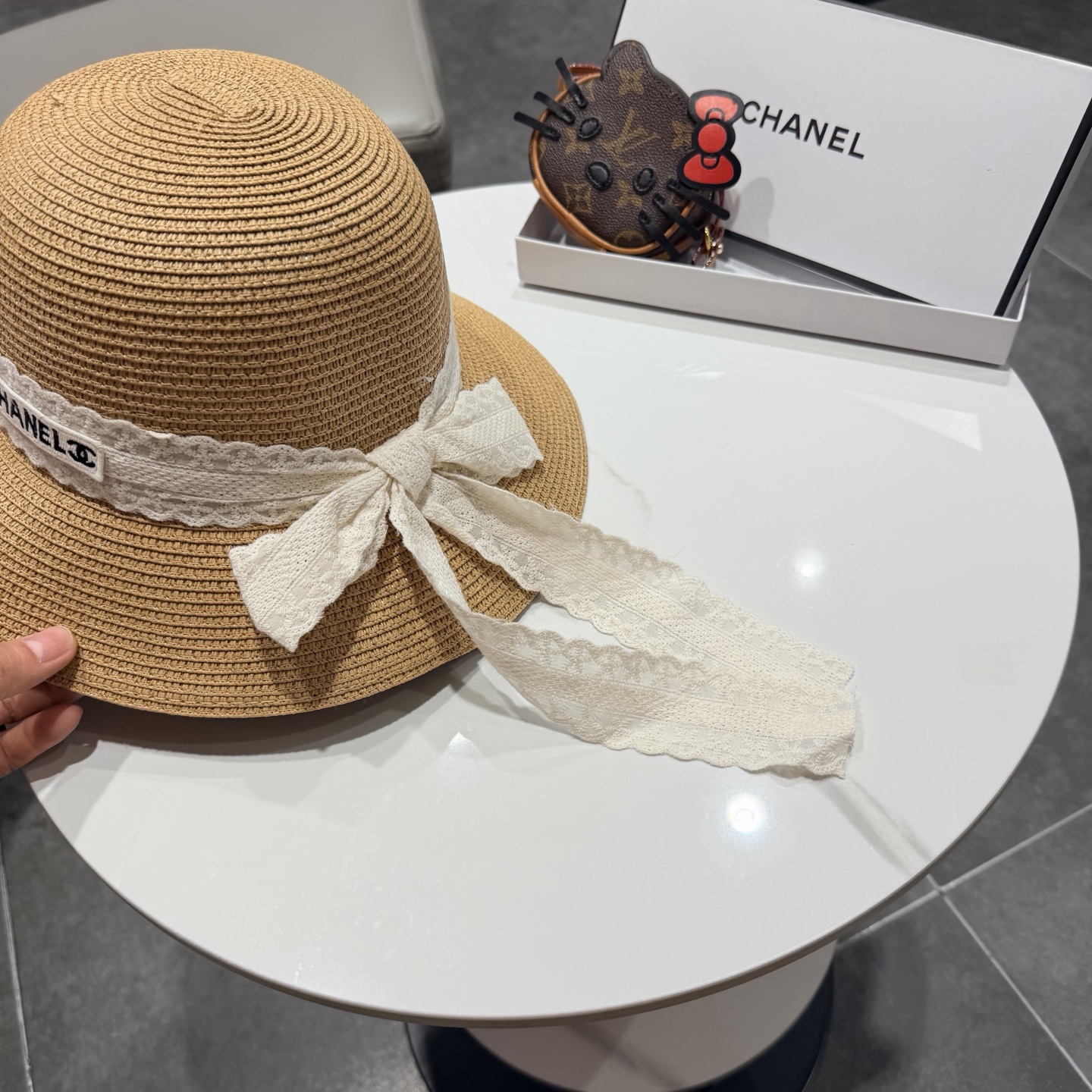 Chanel香奈儿新款名媛风平顶草帽，夏季百搭！