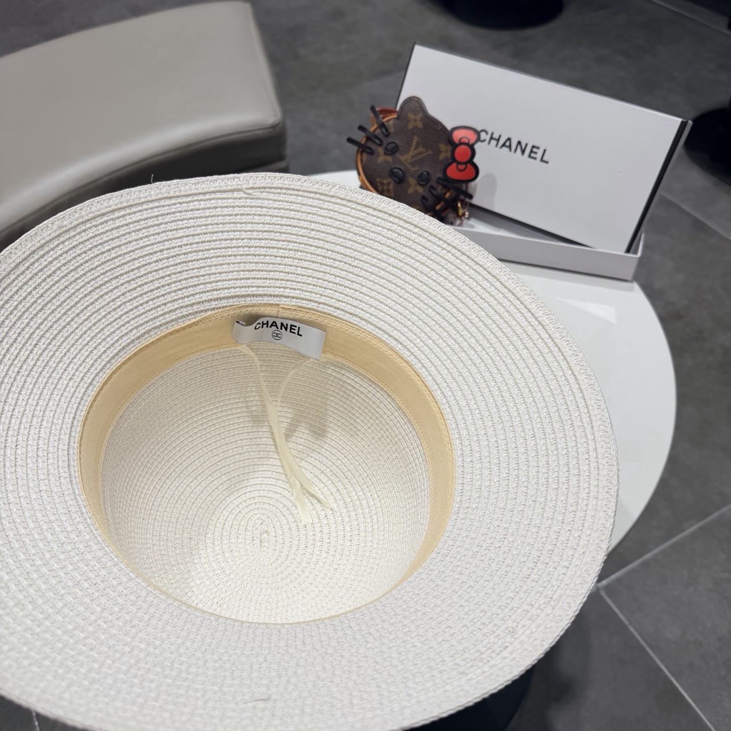 Chanel香奈儿新款名媛风平顶草帽，夏季百搭！