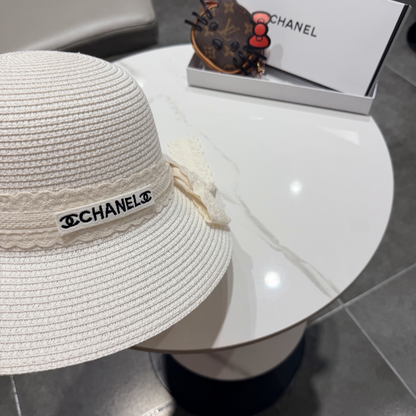 Chanel香奈儿新款名媛风平顶草帽，夏季百搭！