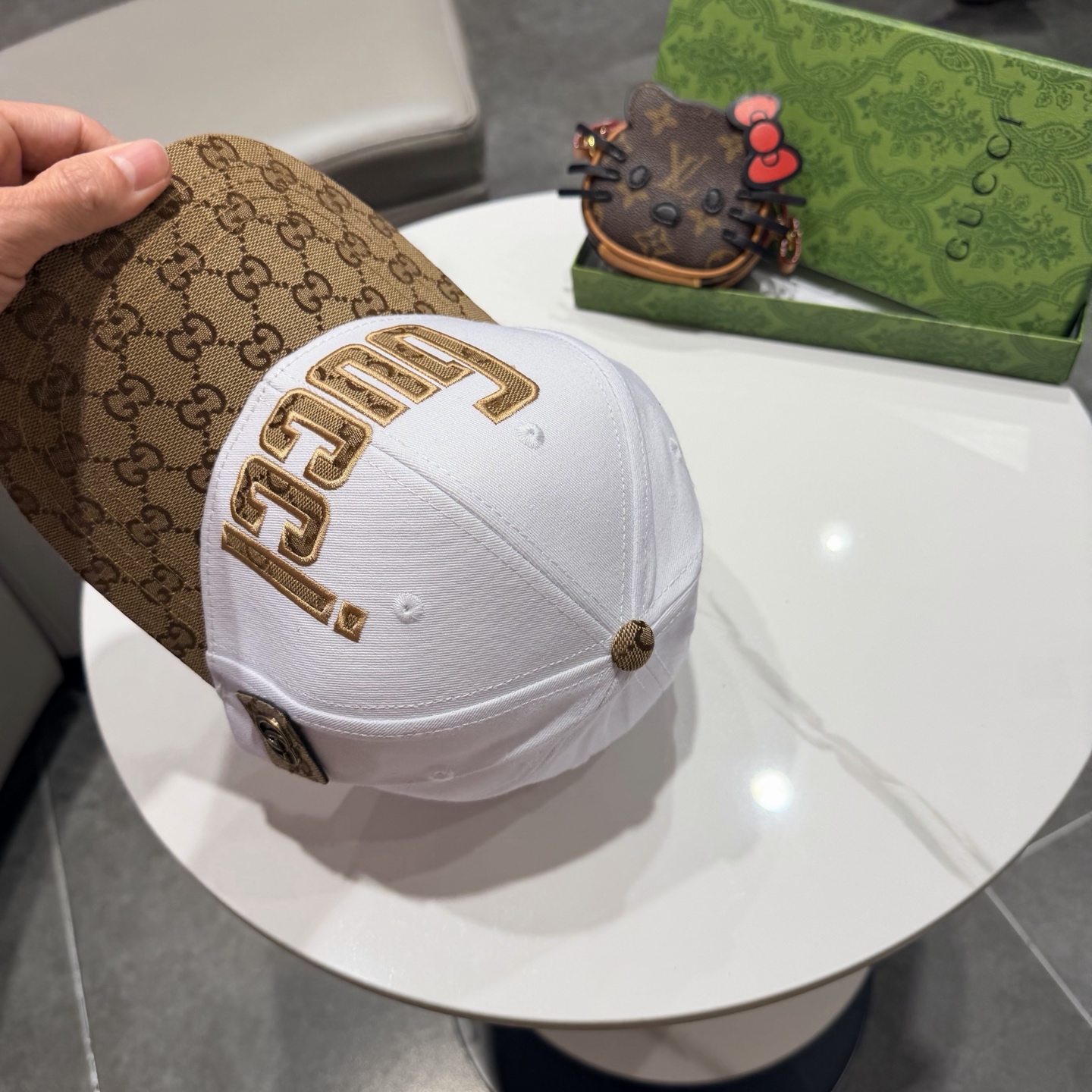 古奇棒球帽♥️GUCCI🧢官网新品，棒球帽，原单品质火爆来袭 。🎩 工艺非常精美 高档大气上档次！低调奢