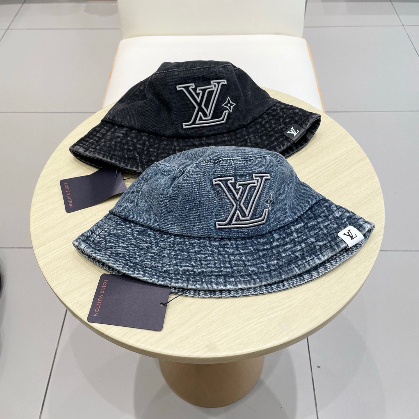 。🧢路易威登 LV，牛仔布渔夫帽，可以戴N多年的款式，时尚高端