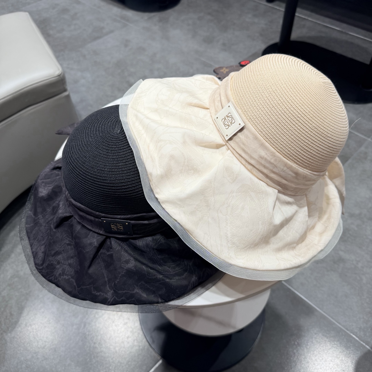 罗意威夏季国风草编蝴蝶结遮阳帽子女大檐防晒帽优雅度假防紫外线沙滩帽