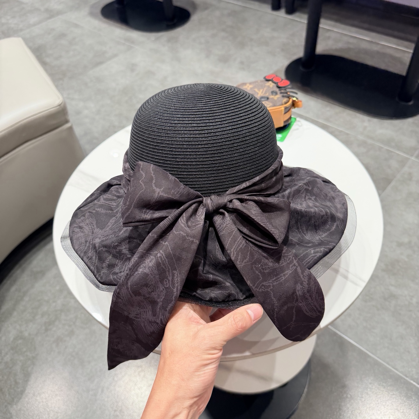 罗意威夏季国风草编蝴蝶结遮阳帽子女大檐防晒帽优雅度假防紫外线沙滩帽