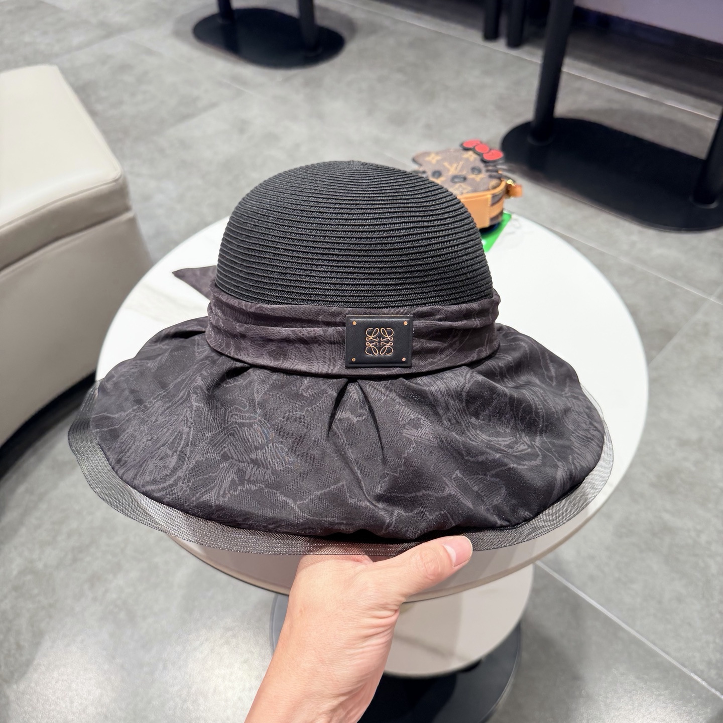 罗意威夏季国风草编蝴蝶结遮阳帽子女大檐防晒帽优雅度假防紫外线沙滩帽