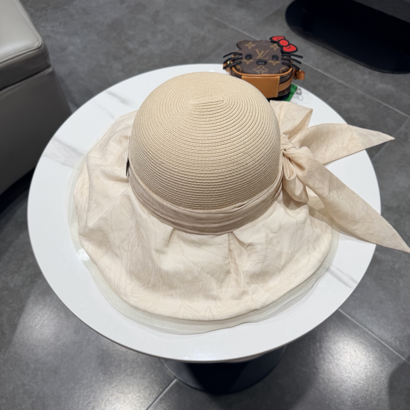 罗意威夏季国风草编蝴蝶结遮阳帽子女大檐防晒帽优雅度假防紫外线沙滩帽