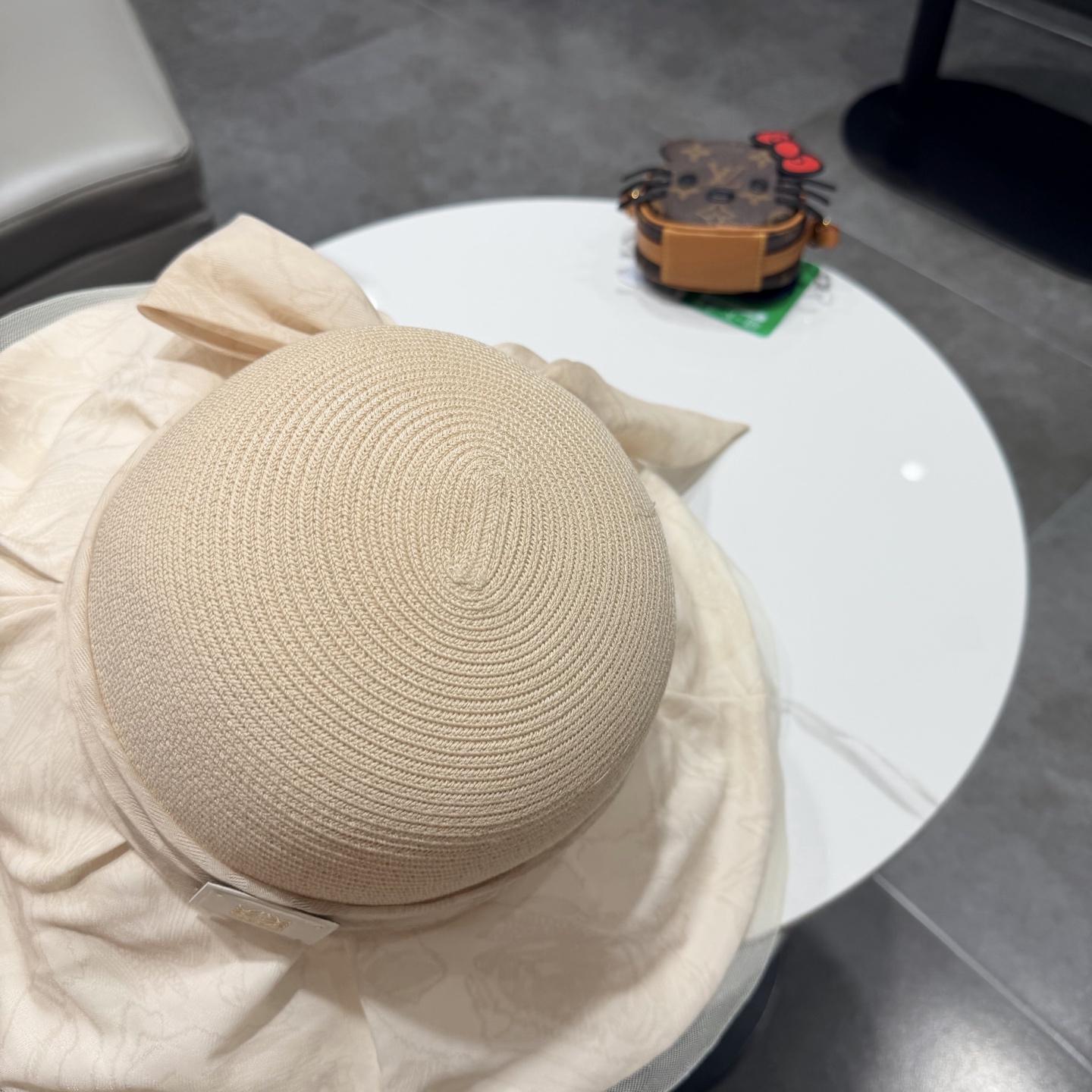 罗意威夏季国风草编蝴蝶结遮阳帽子女大檐防晒帽优雅度假防紫外线沙滩帽