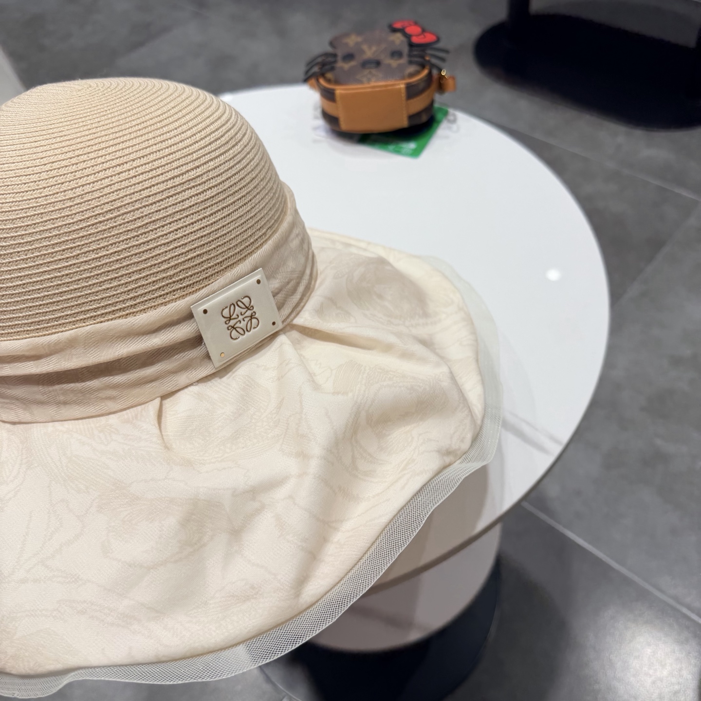 罗意威夏季国风草编蝴蝶结遮阳帽子女大檐防晒帽优雅度假防紫外线沙滩帽