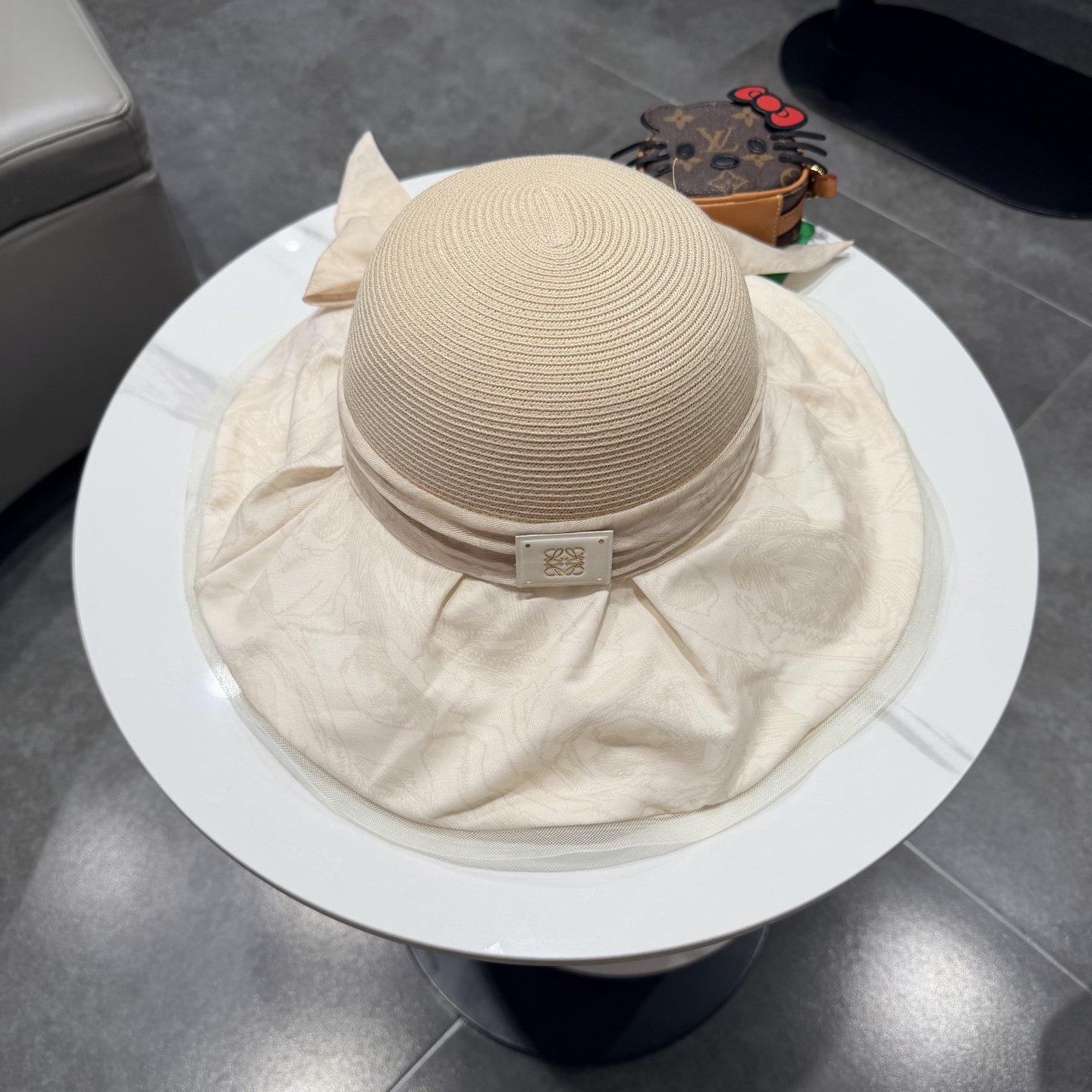 罗意威夏季国风草编蝴蝶结遮阳帽子女大檐防晒帽优雅度假防紫外线沙滩帽