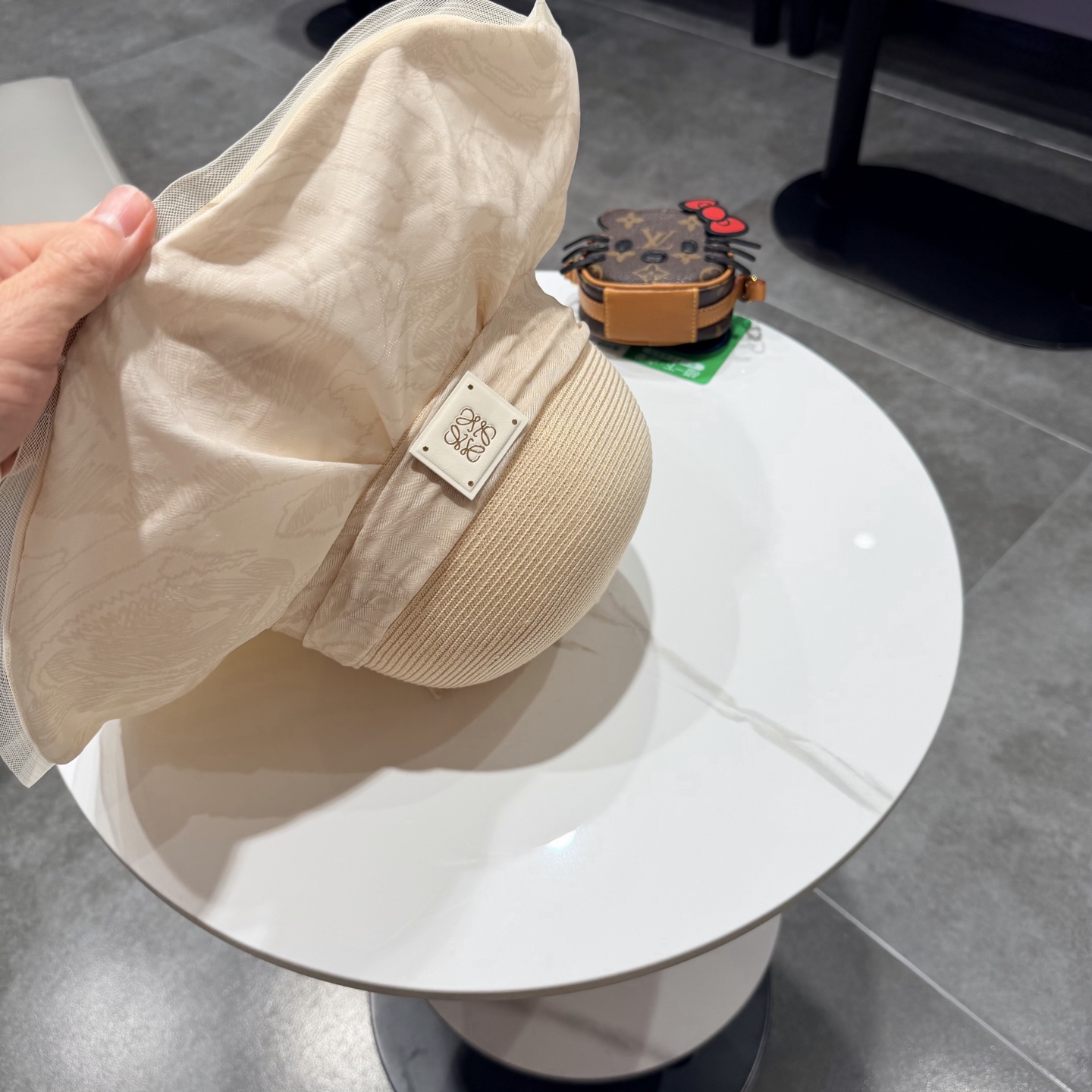 罗意威夏季国风草编蝴蝶结遮阳帽子女大檐防晒帽优雅度假防紫外线沙滩帽