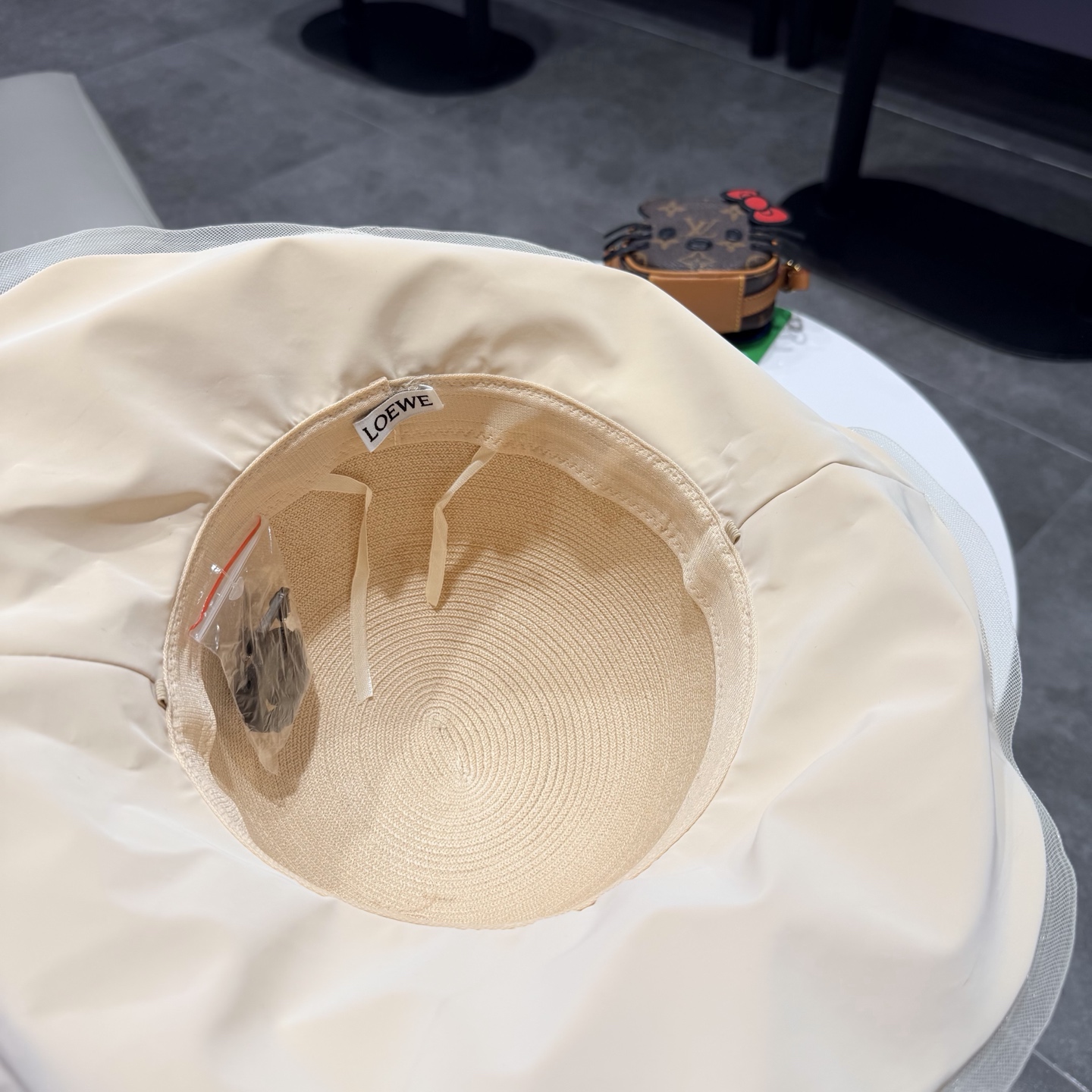 罗意威夏季国风草编蝴蝶结遮阳帽子女大檐防晒帽优雅度假防紫外线沙滩帽