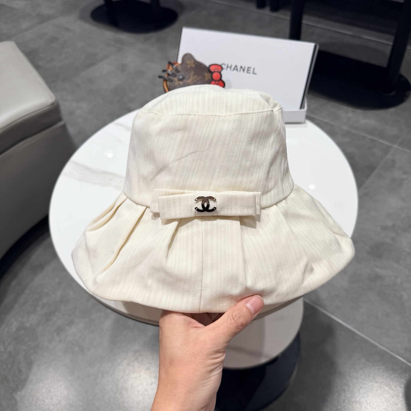 Chanel香奈儿新款遮阳渔夫帽，加强紫外线！