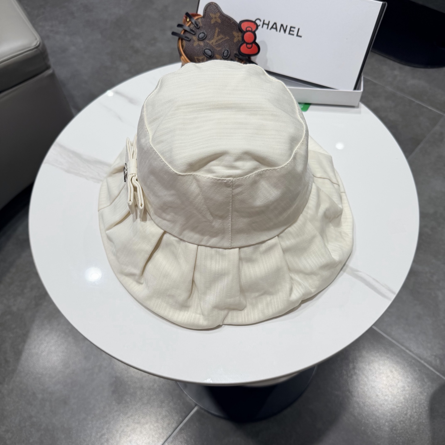 Chanel香奈儿新款遮阳渔夫帽，加强紫外线！