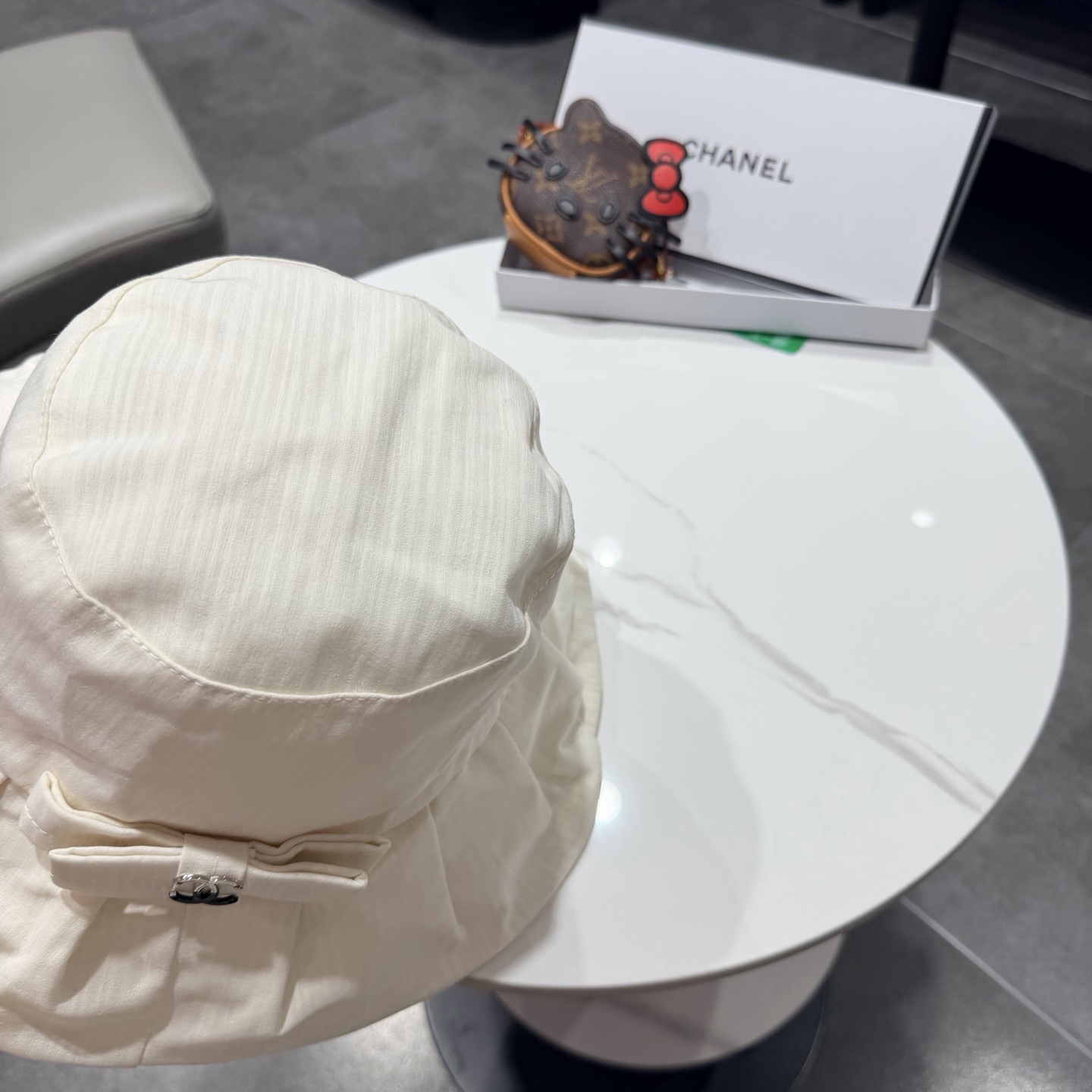 Chanel香奈儿新款遮阳渔夫帽，加强紫外线！