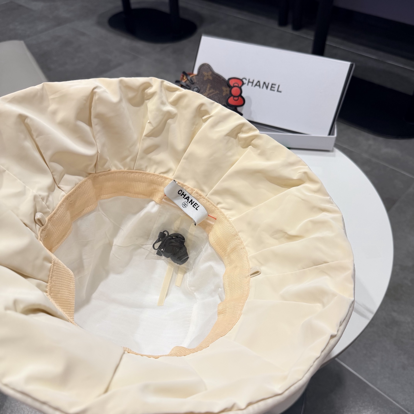 Chanel香奈儿新款遮阳渔夫帽，加强紫外线！