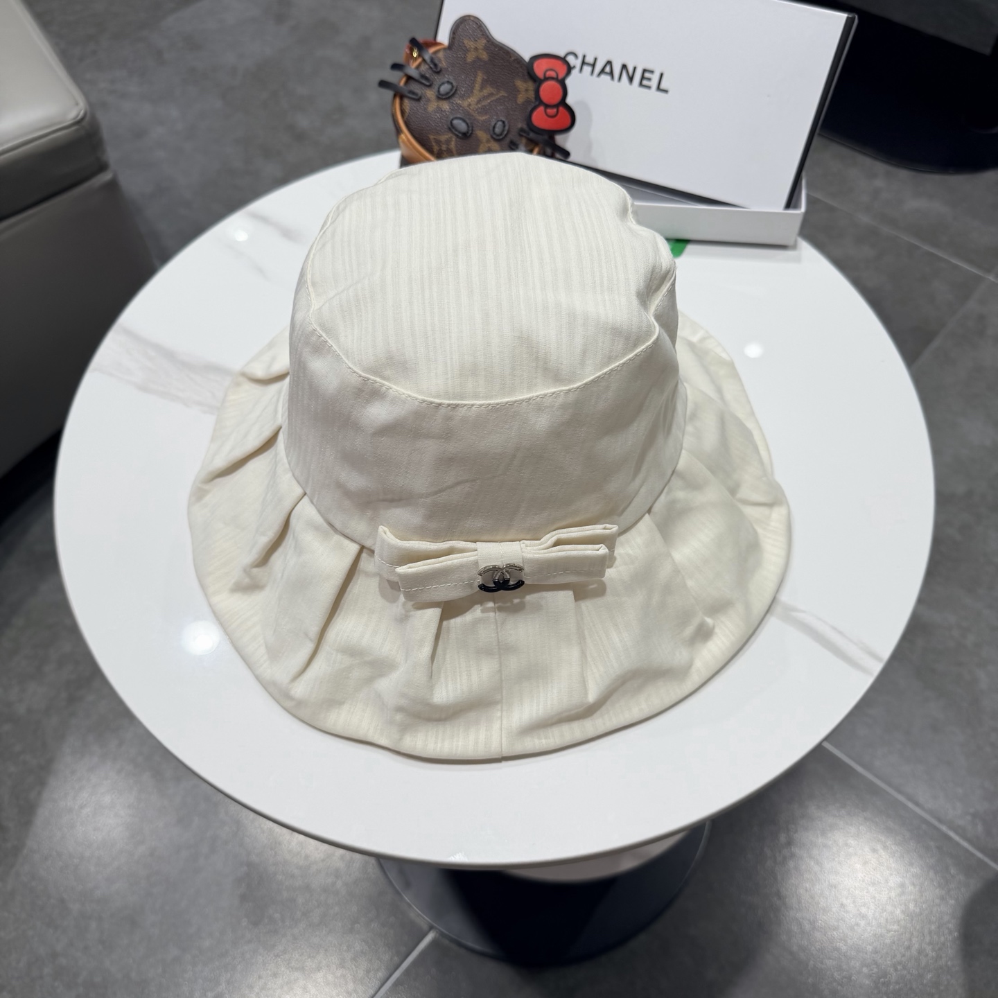 Chanel香奈儿新款遮阳渔夫帽，加强紫外线！