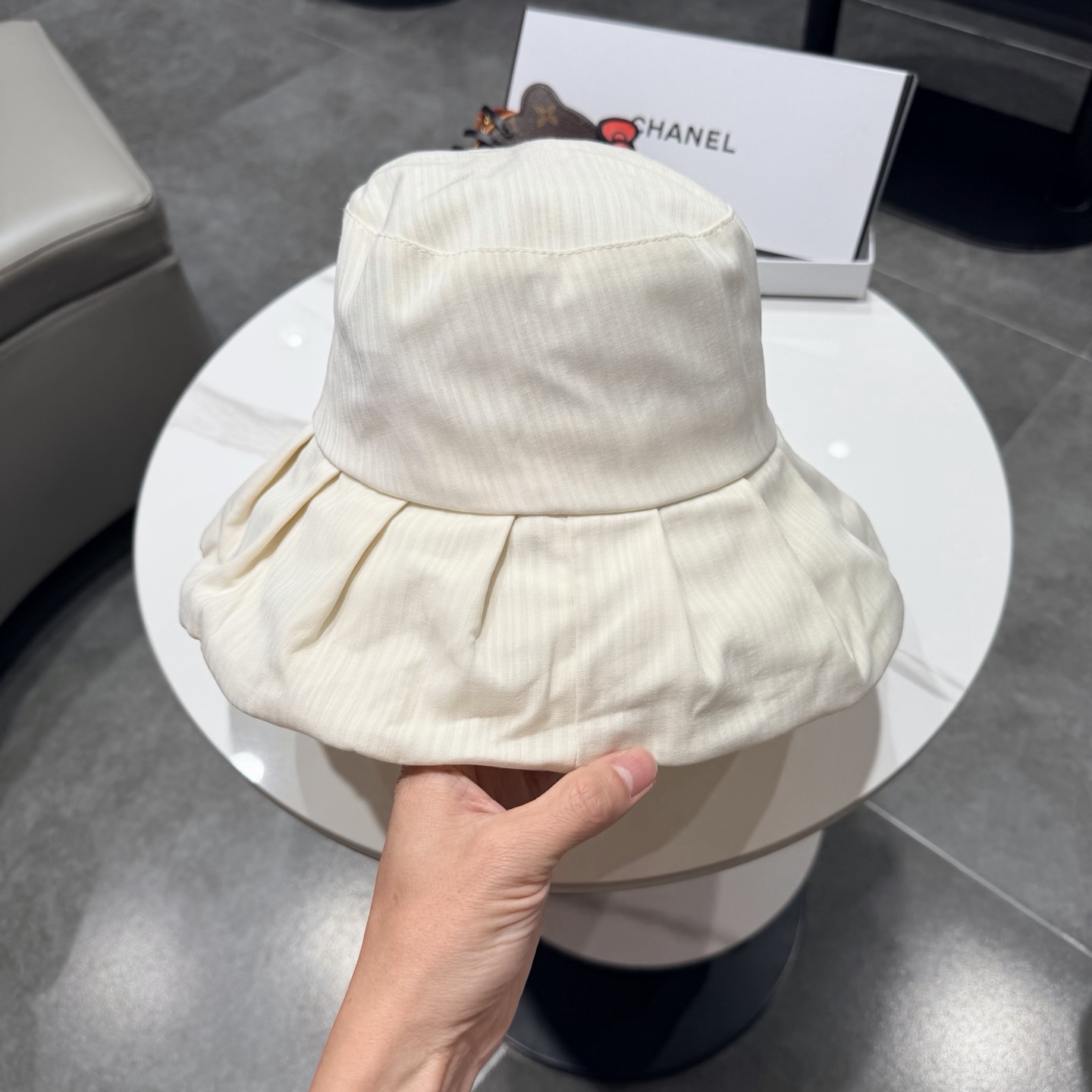 Chanel香奈儿新款遮阳渔夫帽，加强紫外线！