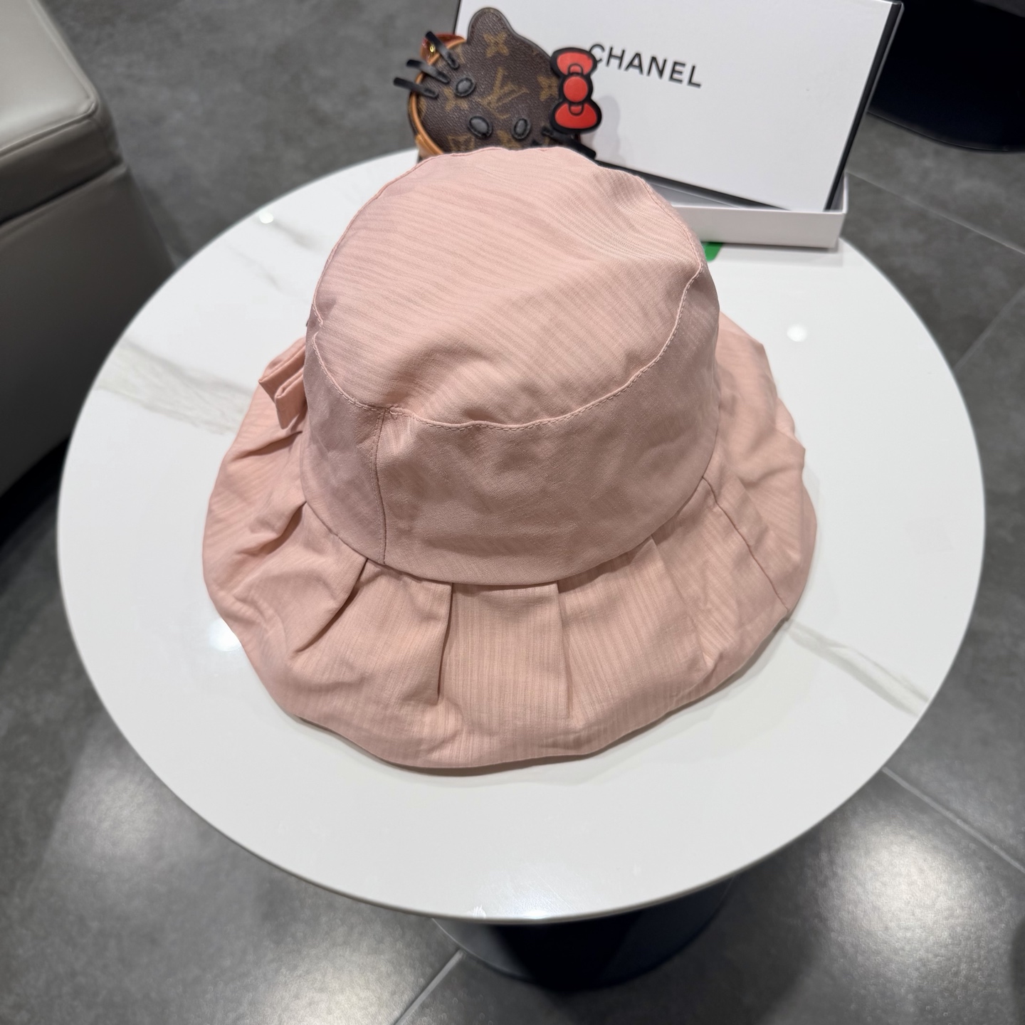 Chanel香奈儿新款遮阳渔夫帽，加强紫外线！