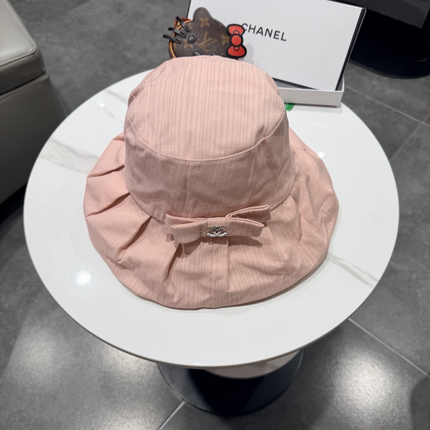 Chanel香奈儿新款遮阳渔夫帽，加强紫外线！