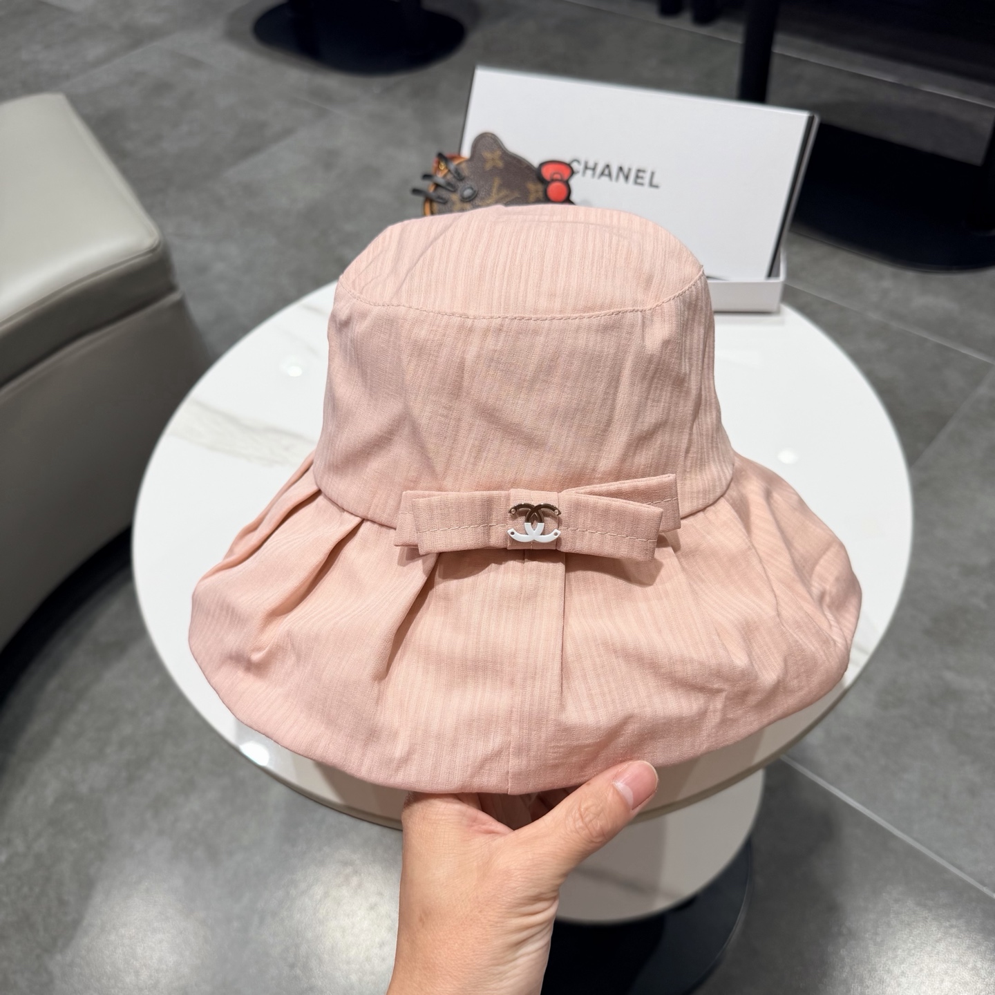 Chanel香奈儿新款遮阳渔夫帽，加强紫外线！