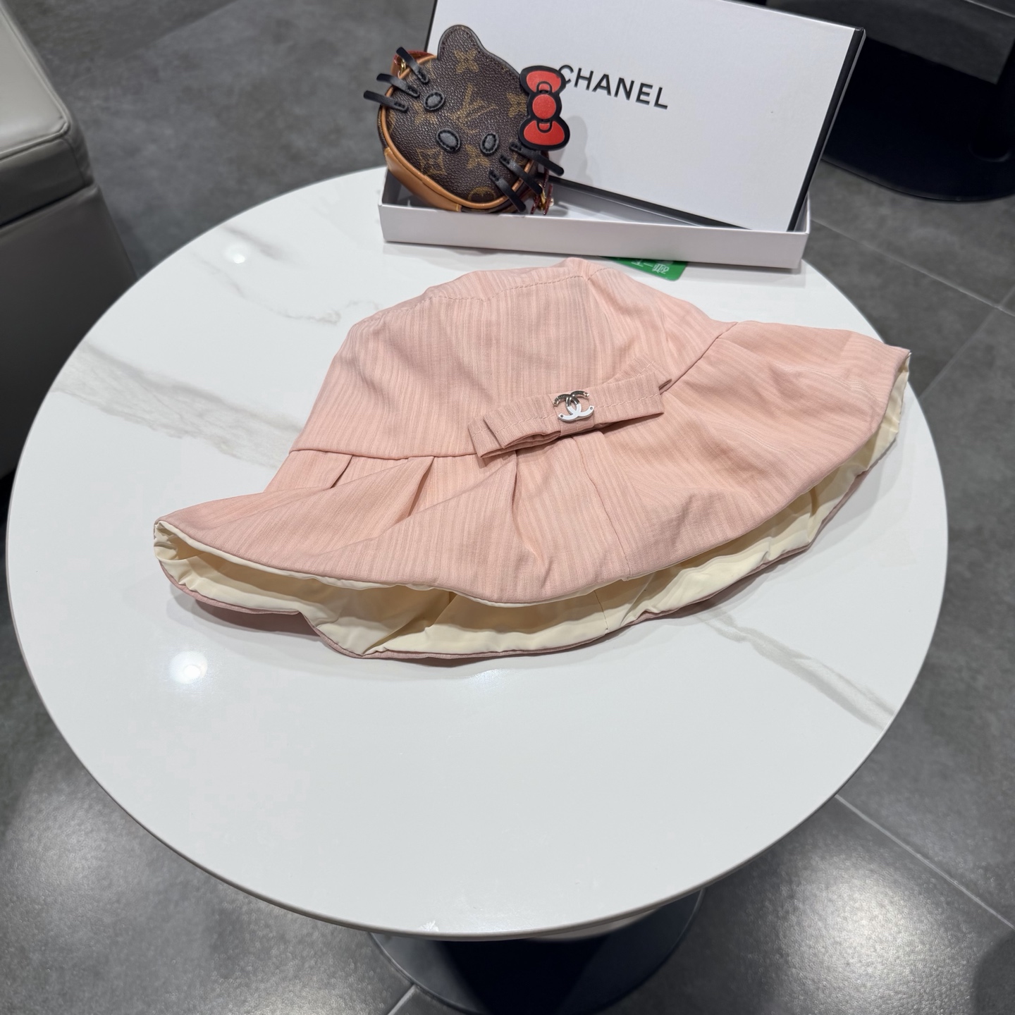 Chanel香奈儿新款遮阳渔夫帽，加强紫外线！