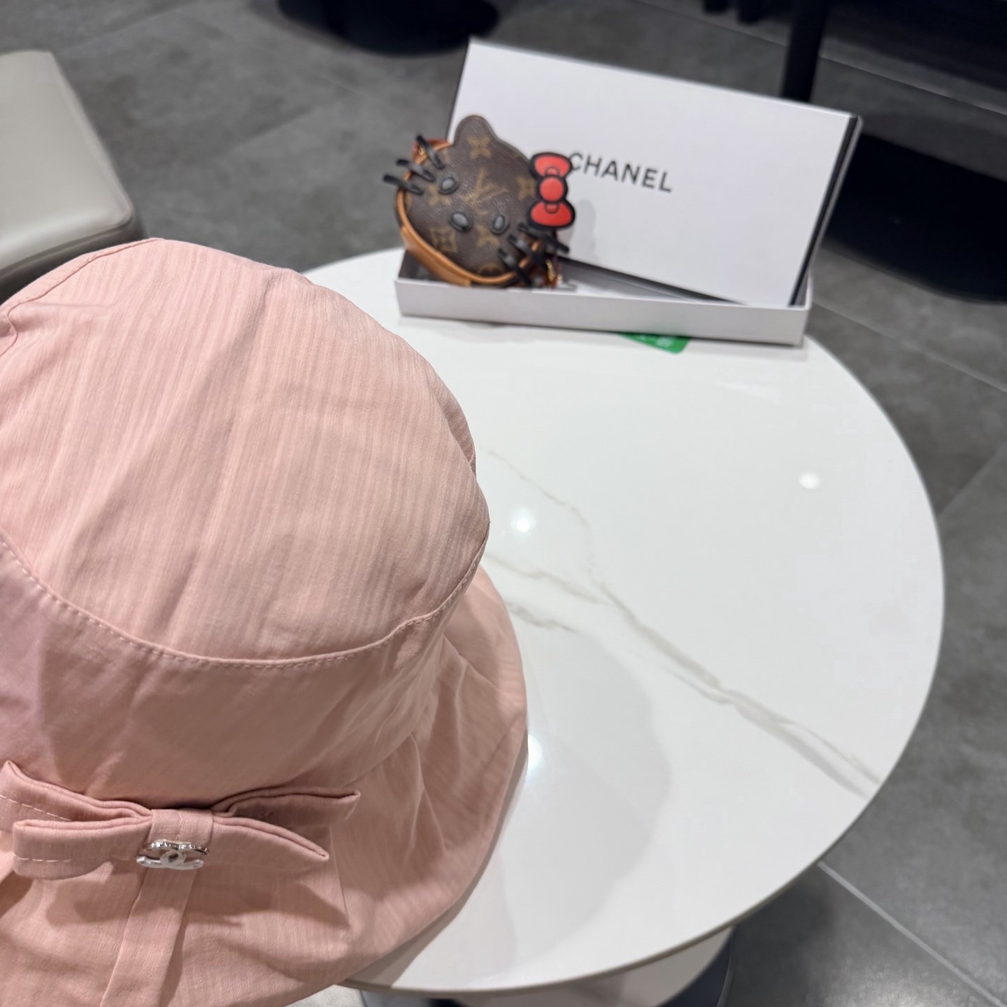 Chanel香奈儿新款遮阳渔夫帽，加强紫外线！