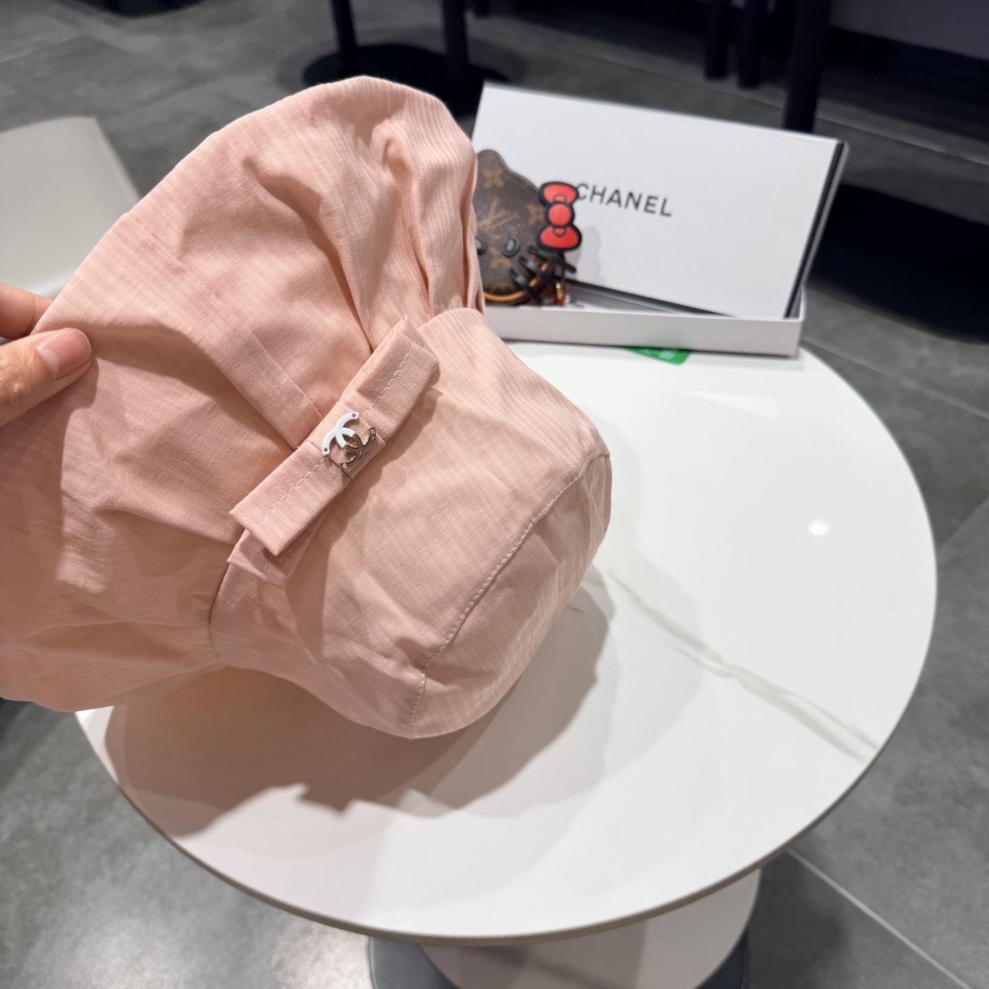 Chanel香奈儿新款遮阳渔夫帽，加强紫外线！