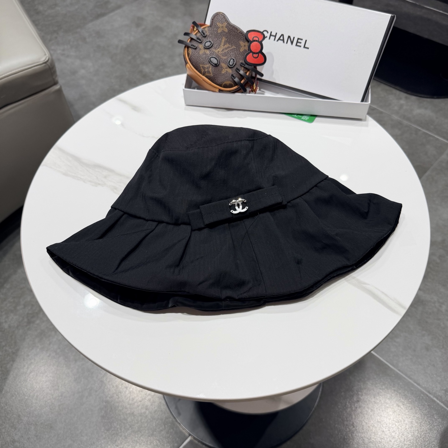 Chanel香奈儿新款遮阳渔夫帽，加强紫外线！