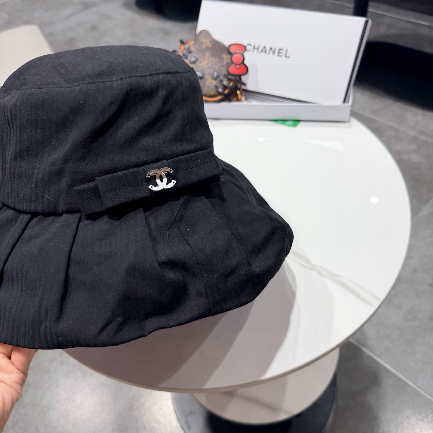 Chanel香奈儿新款遮阳渔夫帽，加强紫外线！