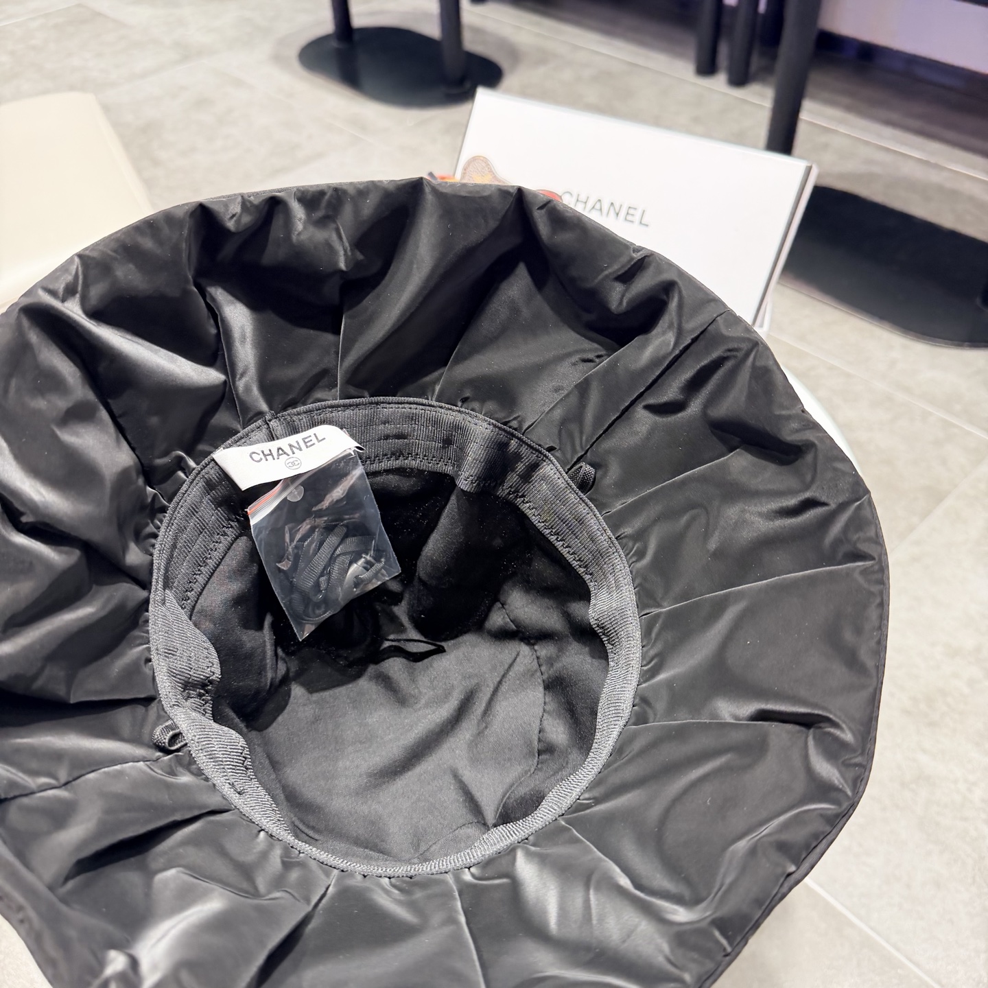 Chanel香奈儿新款遮阳渔夫帽，加强紫外线！