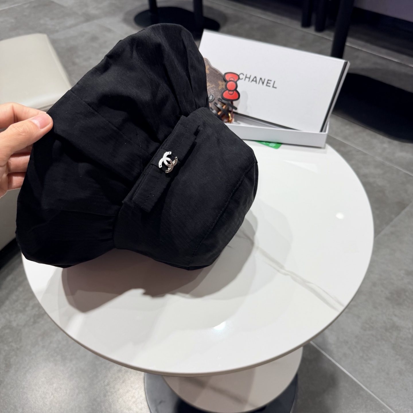 Chanel香奈儿新款遮阳渔夫帽，加强紫外线！