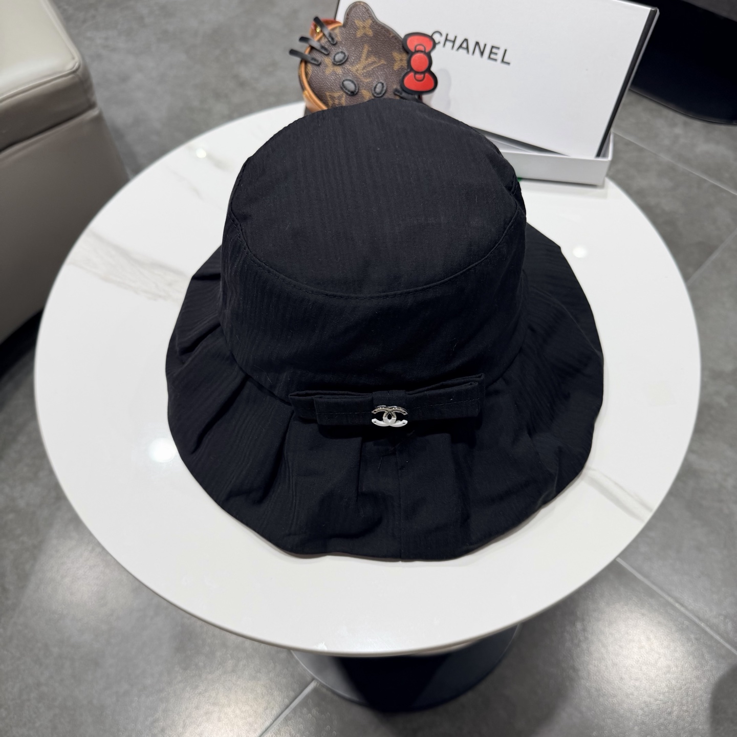 Chanel香奈儿新款遮阳渔夫帽，加强紫外线！