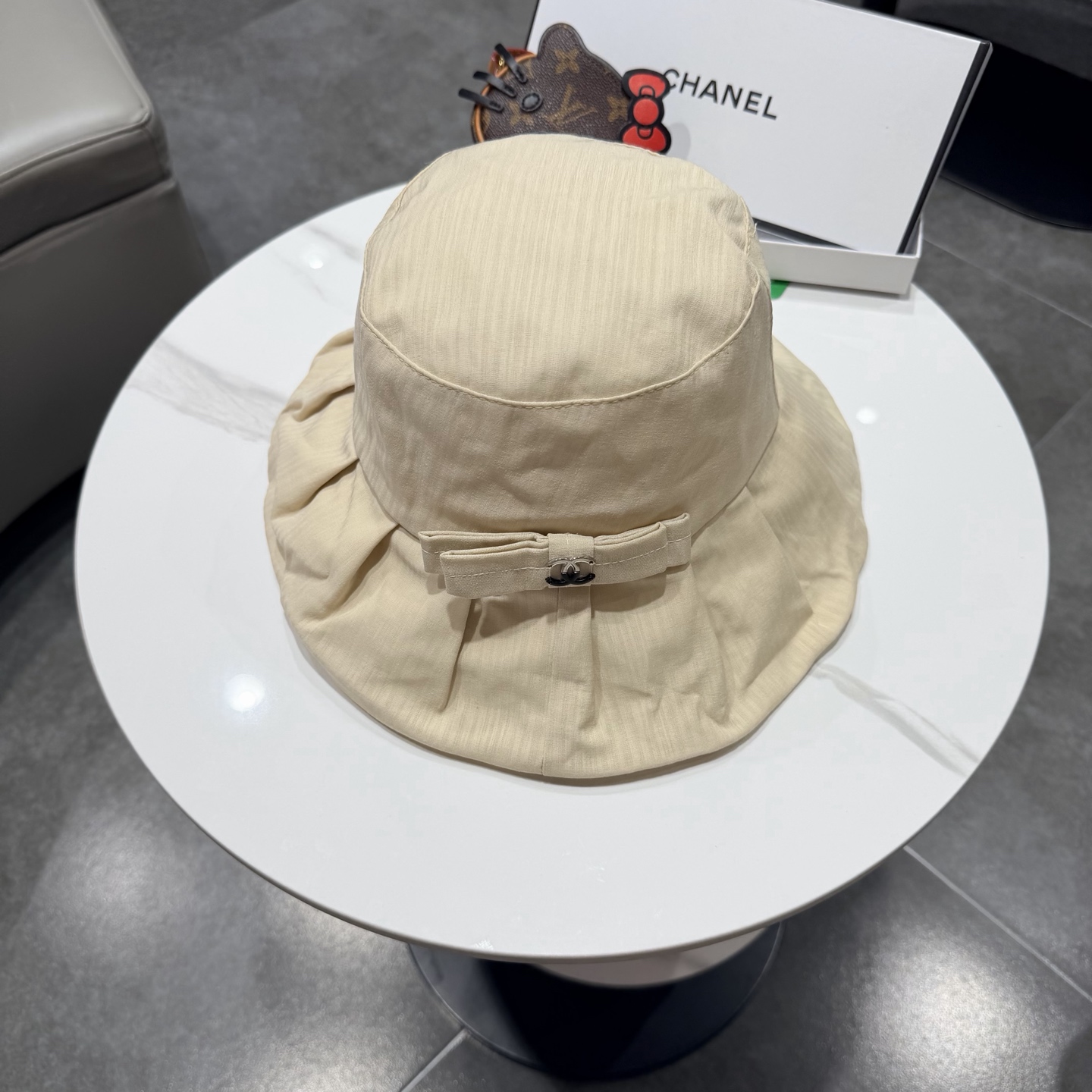 Chanel香奈儿新款遮阳渔夫帽，加强紫外线！