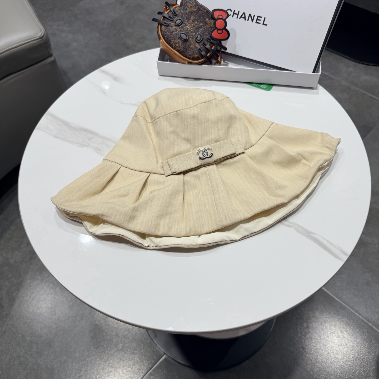 Chanel香奈儿新款遮阳渔夫帽，加强紫外线！