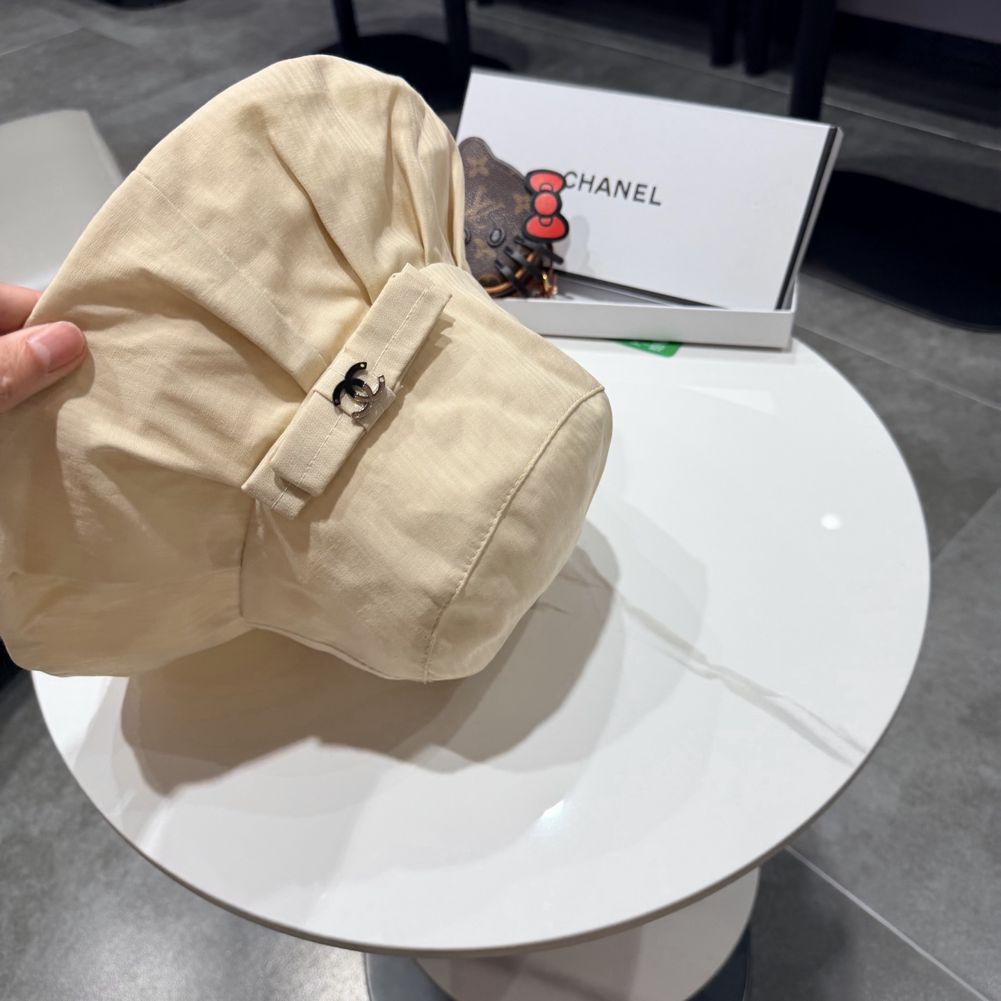 Chanel香奈儿新款遮阳渔夫帽，加强紫外线！