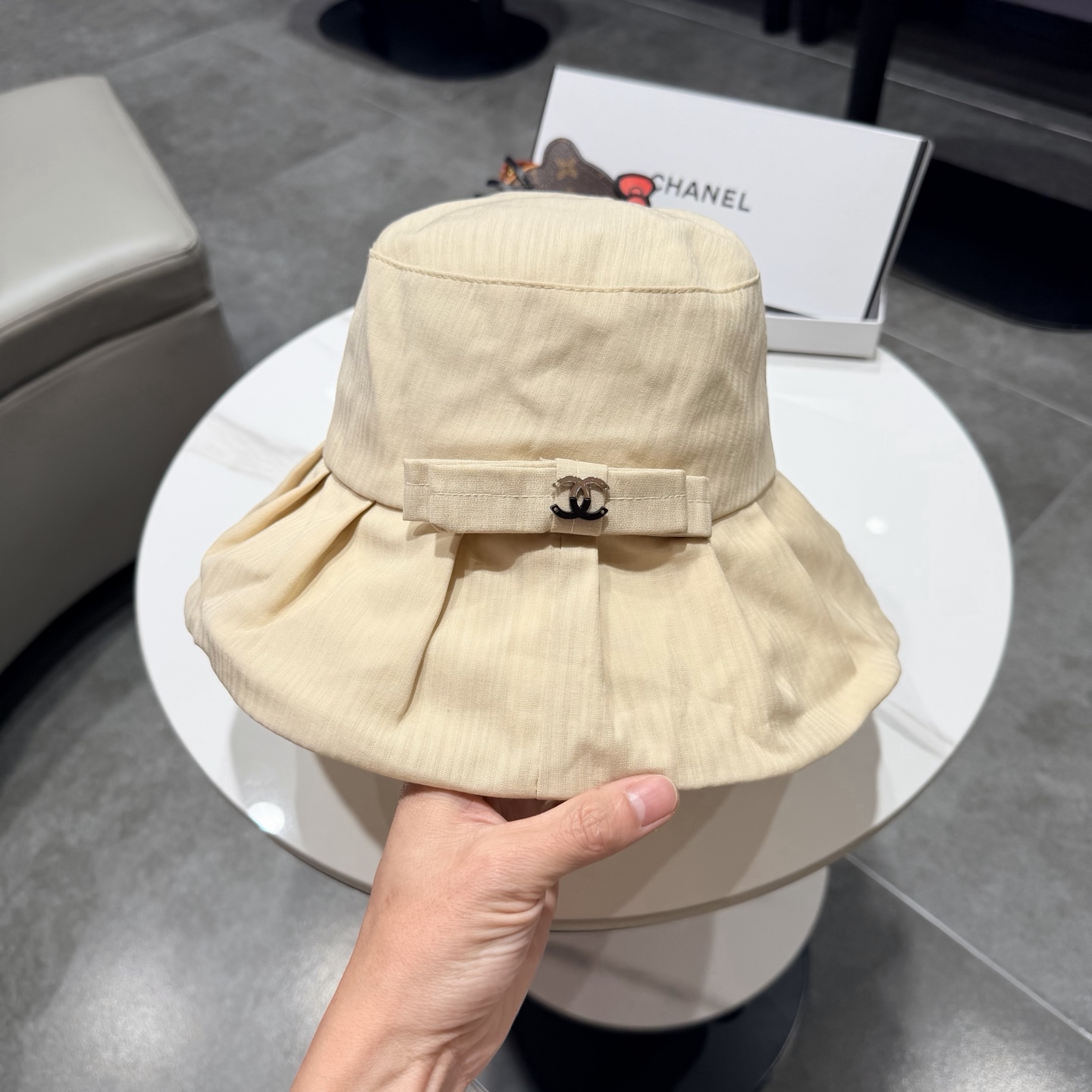 Chanel香奈儿新款遮阳渔夫帽，加强紫外线！