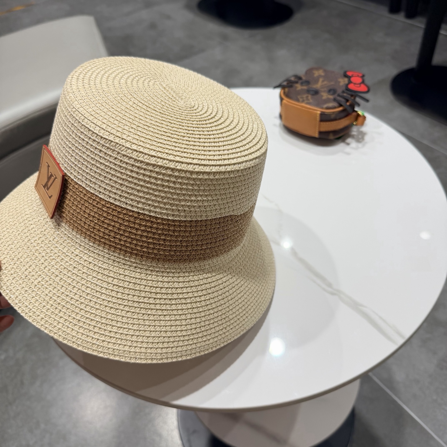 lv新款渔夫帽，遮阳草帽，超级大牌范