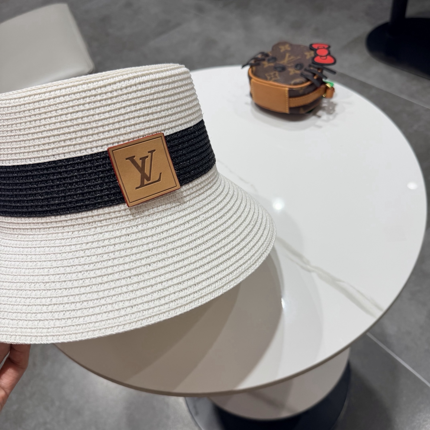 lv新款渔夫帽，遮阳草帽，超级大牌范