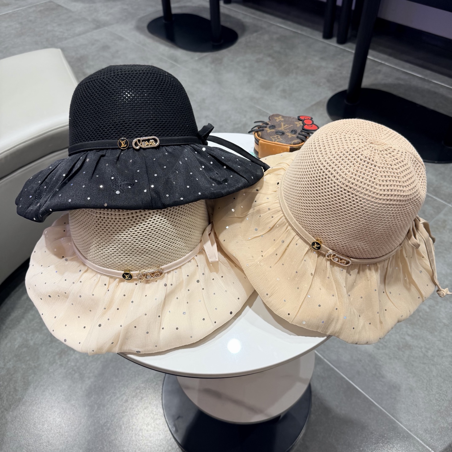 LV路易威登夏季新款帽子女户外遮阳帽波点泡泡纱防晒太阳帽遮脸渔夫帽可折叠