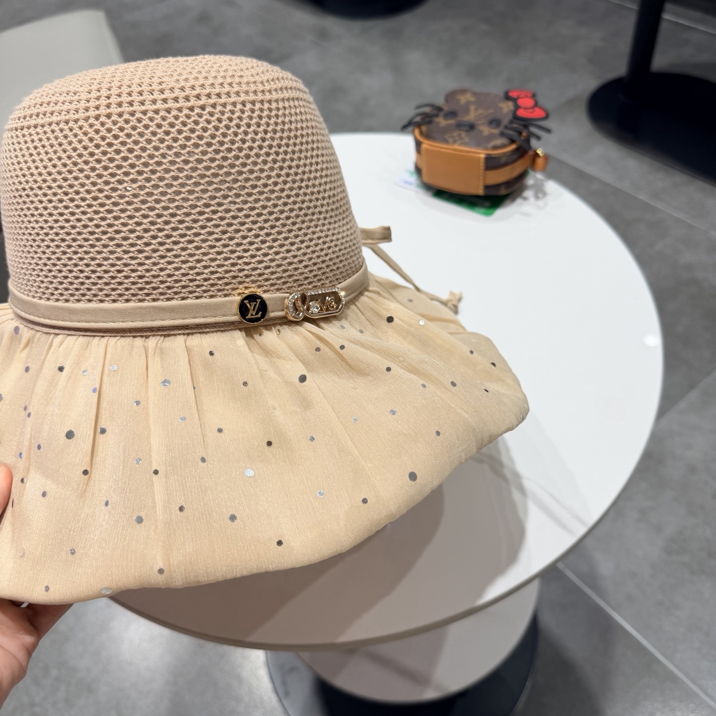 LV路易威登夏季新款帽子女户外遮阳帽波点泡泡纱防晒太阳帽遮脸渔夫帽可折叠