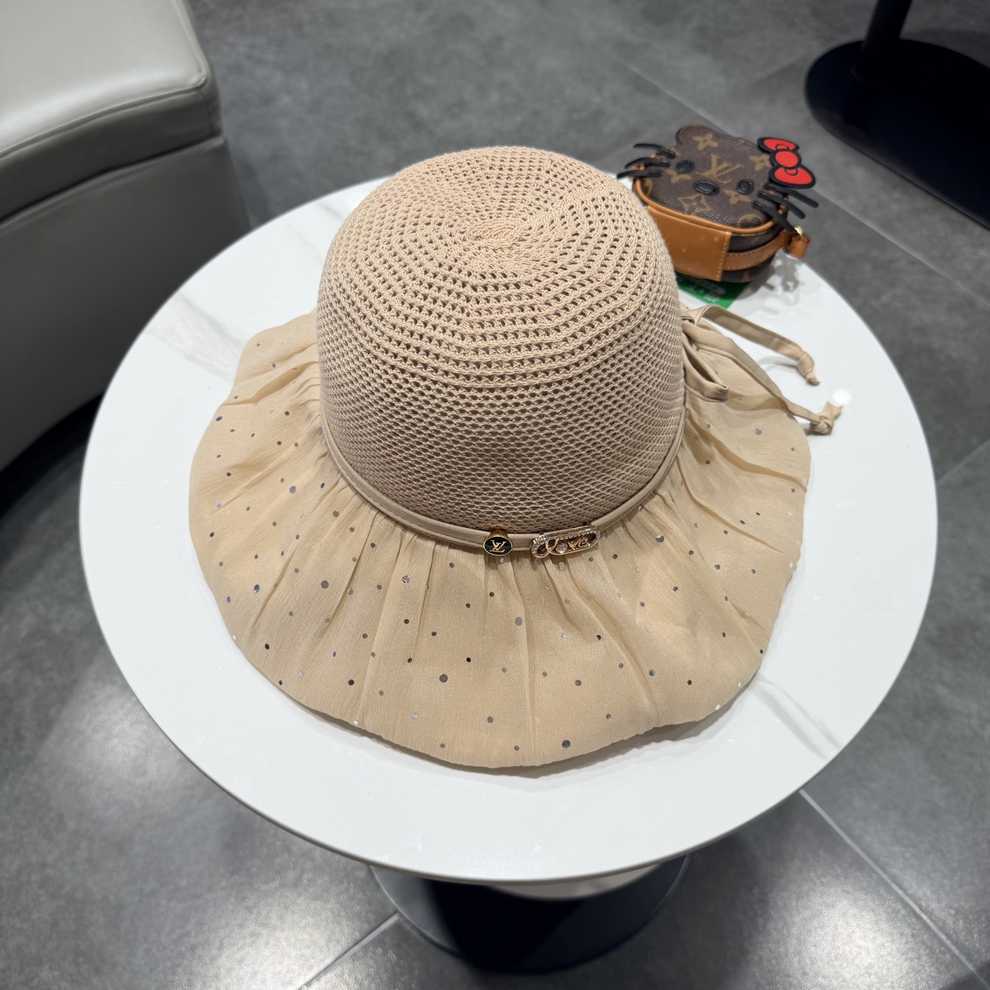 LV路易威登夏季新款帽子女户外遮阳帽波点泡泡纱防晒太阳帽遮脸渔夫帽可折叠