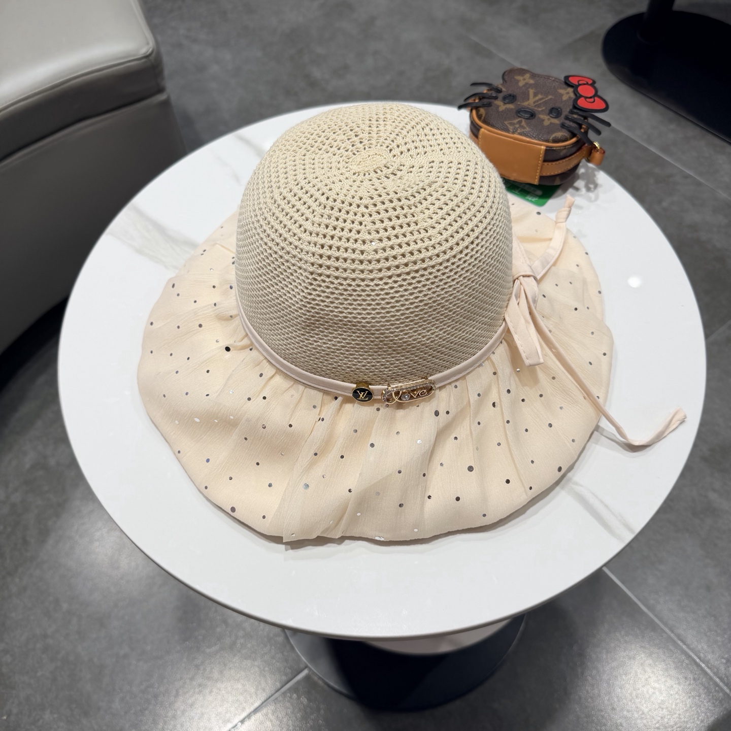 LV路易威登夏季新款帽子女户外遮阳帽波点泡泡纱防晒太阳帽遮脸渔夫帽可折叠