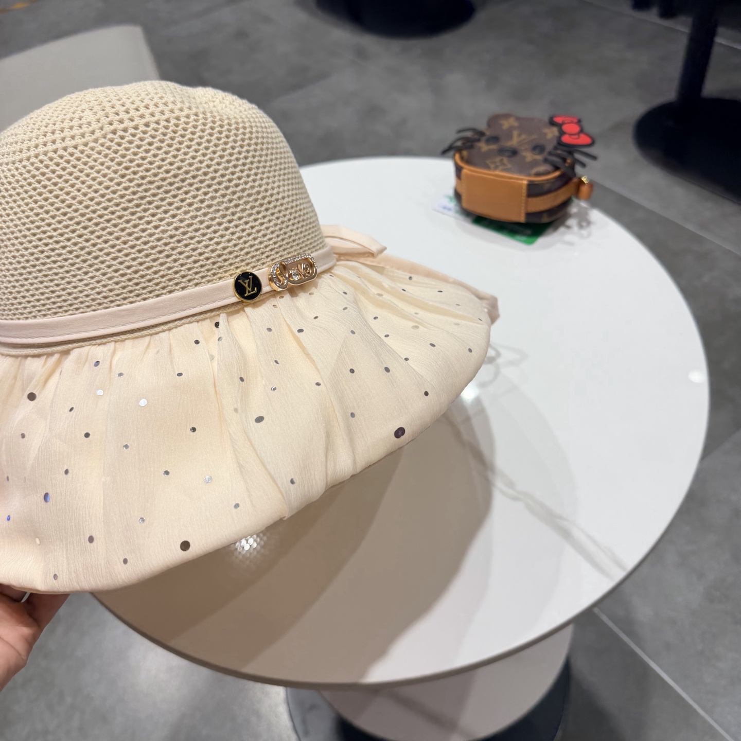 LV路易威登夏季新款帽子女户外遮阳帽波点泡泡纱防晒太阳帽遮脸渔夫帽可折叠