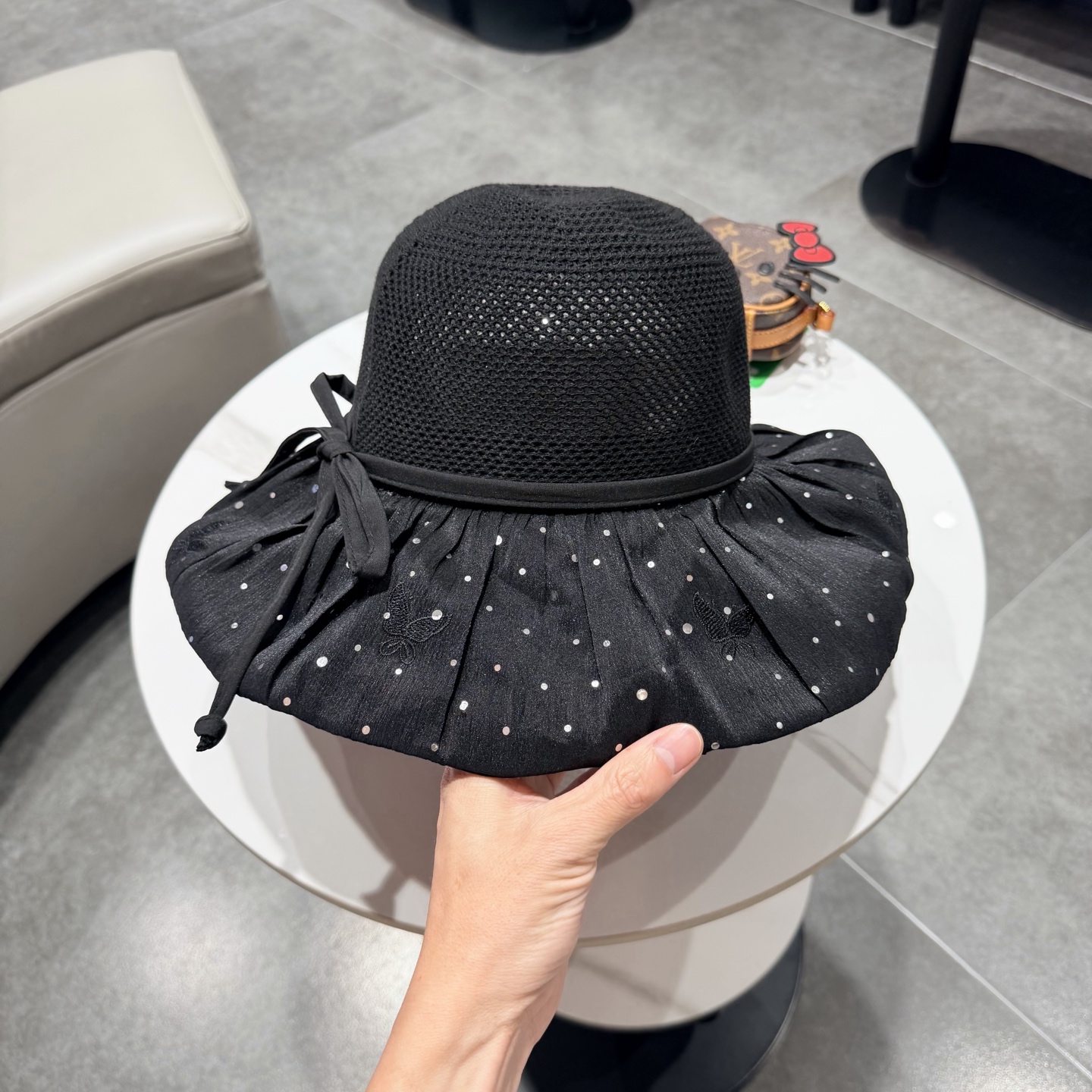 LV路易威登夏季新款帽子女户外遮阳帽波点泡泡纱防晒太阳帽遮脸渔夫帽可折叠