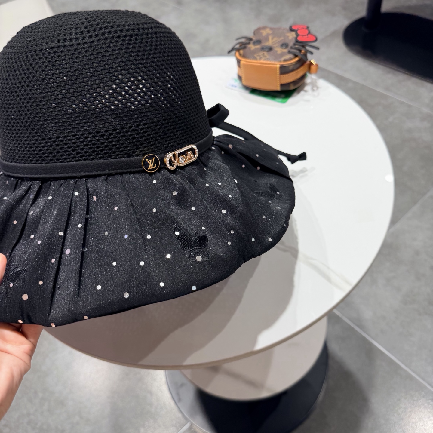 LV路易威登夏季新款帽子女户外遮阳帽波点泡泡纱防晒太阳帽遮脸渔夫帽可折叠