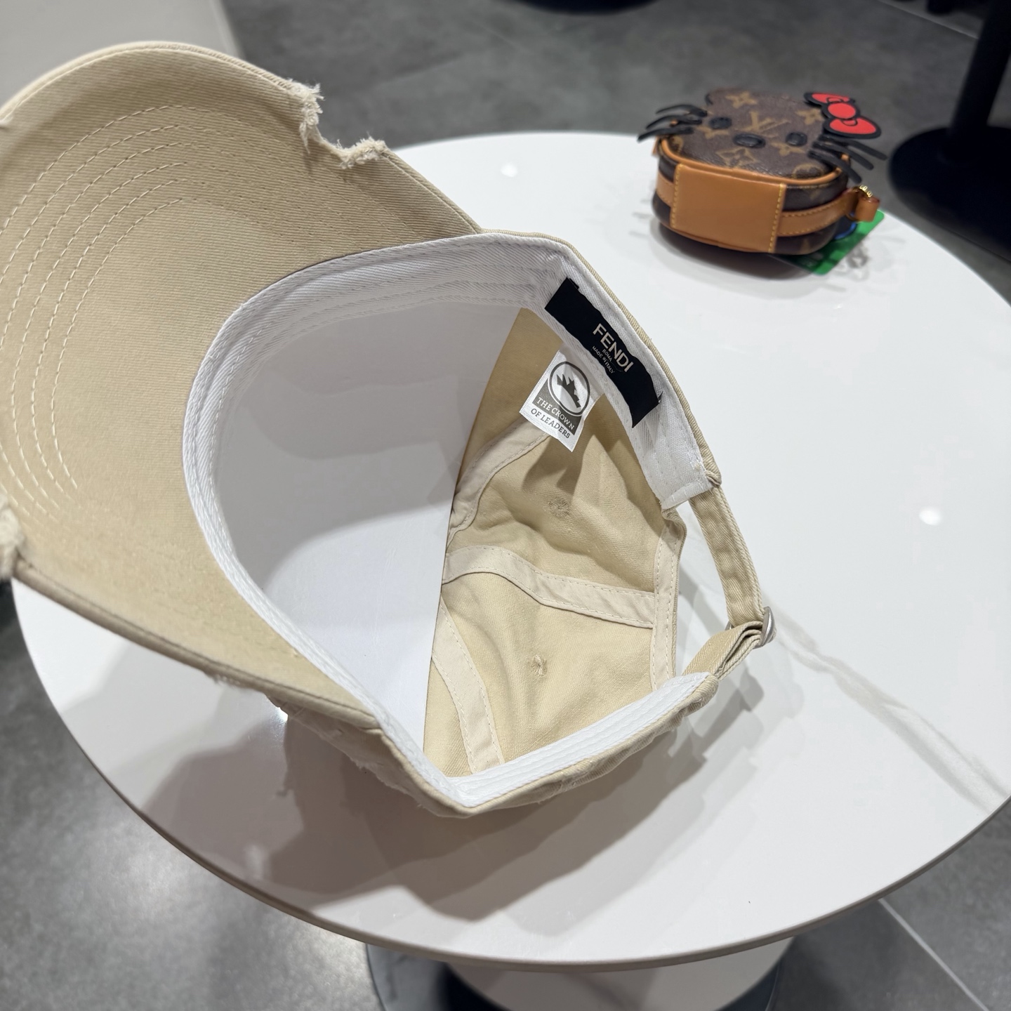 FEND*芬迪棒球帽🧢芬迪家的帽型简直无可挑剔！巨正！气场强大！高颜值在线，分分钟ko市场版本！首批上架